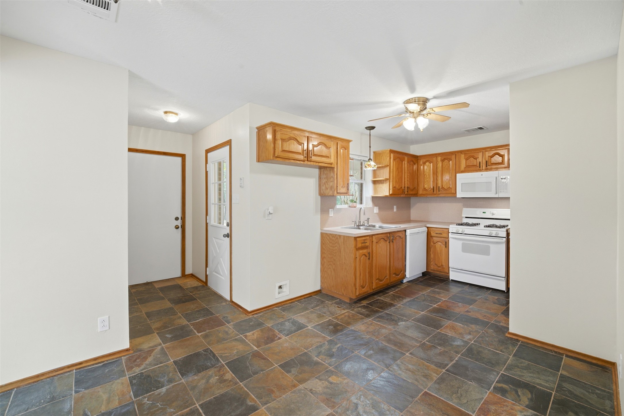 144 Pin Oak Lane, Hempstead, TX 77445