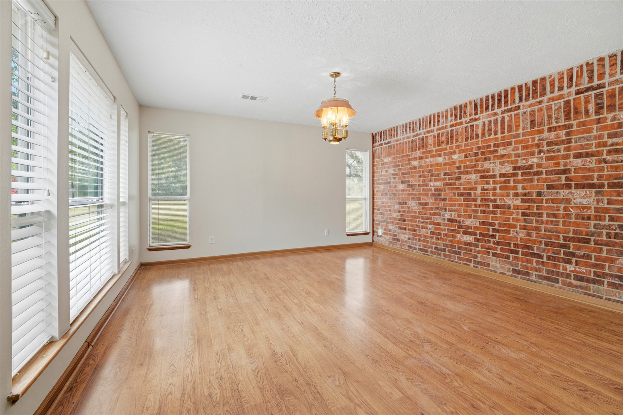 144 Pin Oak Lane, Hempstead, TX 77445
