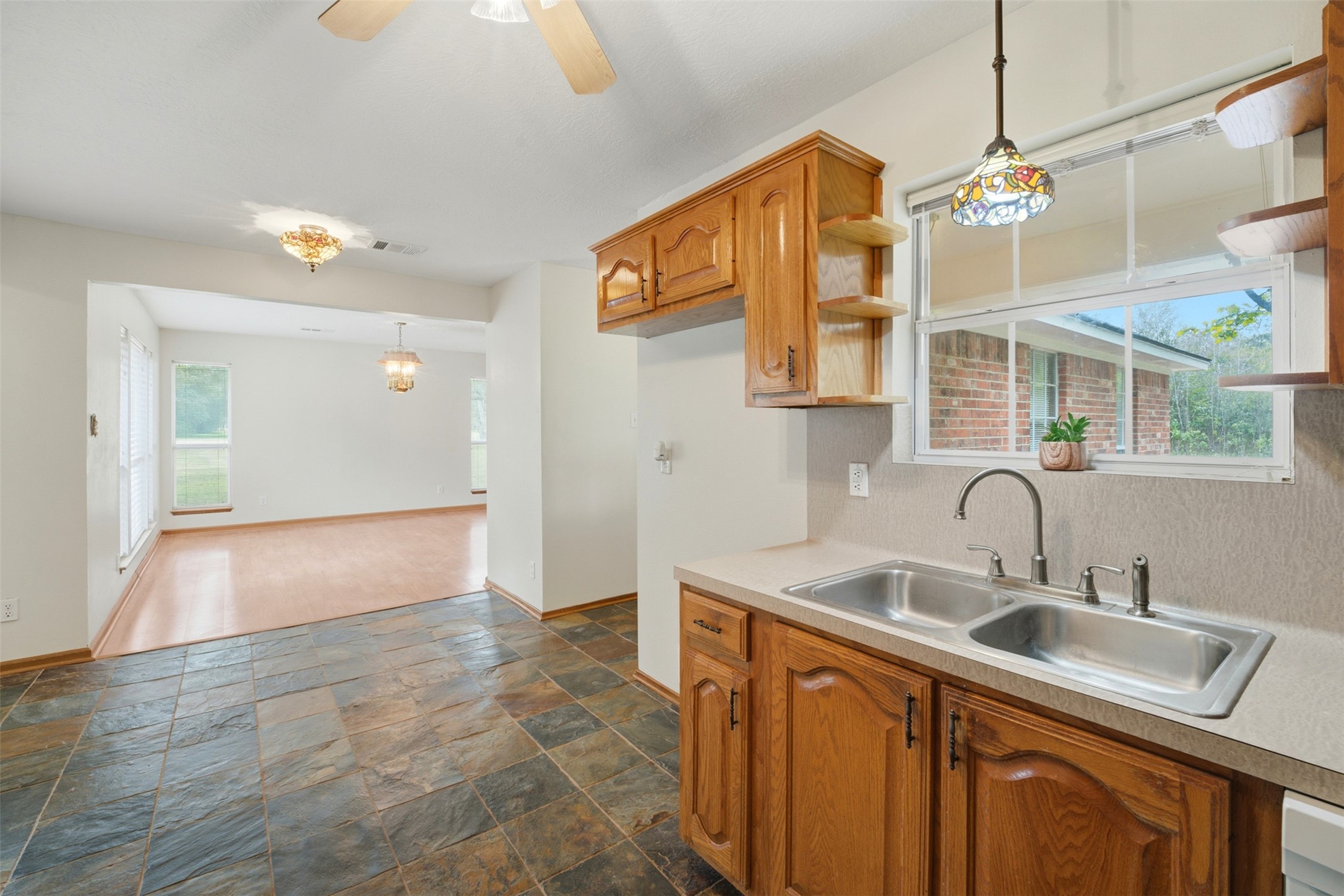 144 Pin Oak Lane, Hempstead, TX 77445