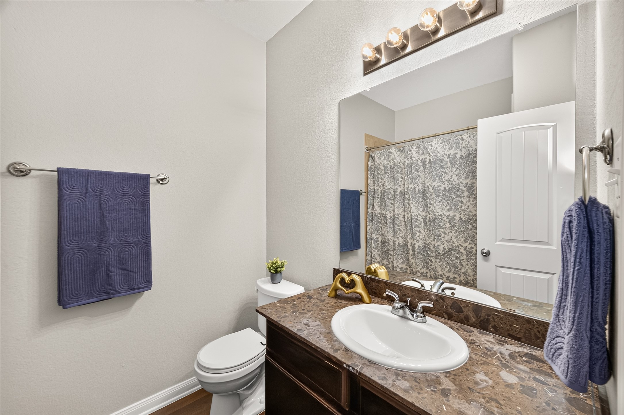 Bathroom located between two secondary bedrooms.