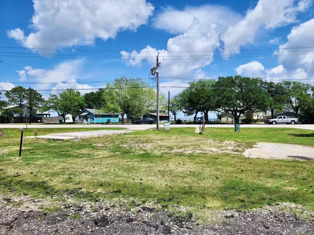 4828 W Bayshore Drive, Bacliff, TX 77518 4828 W Bayshore Drive, Bacliff, TX 77518