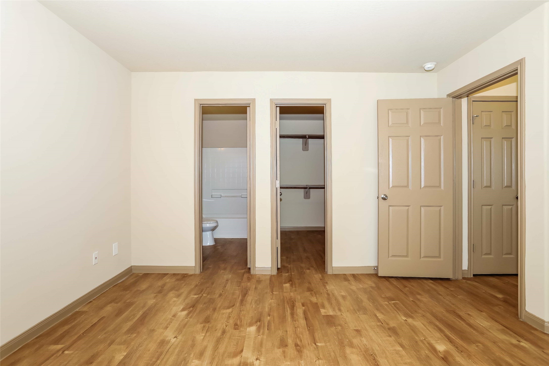 Photos may be representative of the floor plan and not the exact home. Finishes, layout, and features of the actual property for lease may vary. Photos may be representative of the floor plan and not the exact home. Finishes, layout, and features of the actual property for lease may vary.