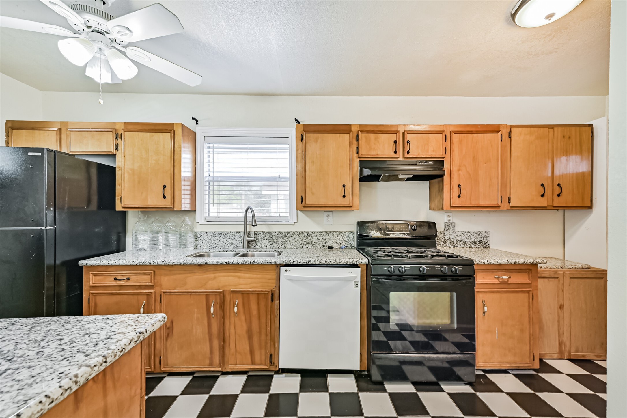 4928 Avenue P, Galveston, TX 77551