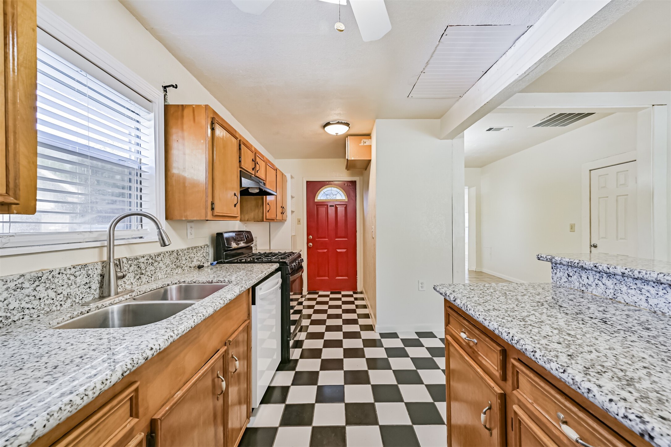 4928 Avenue P, Galveston, TX 77551