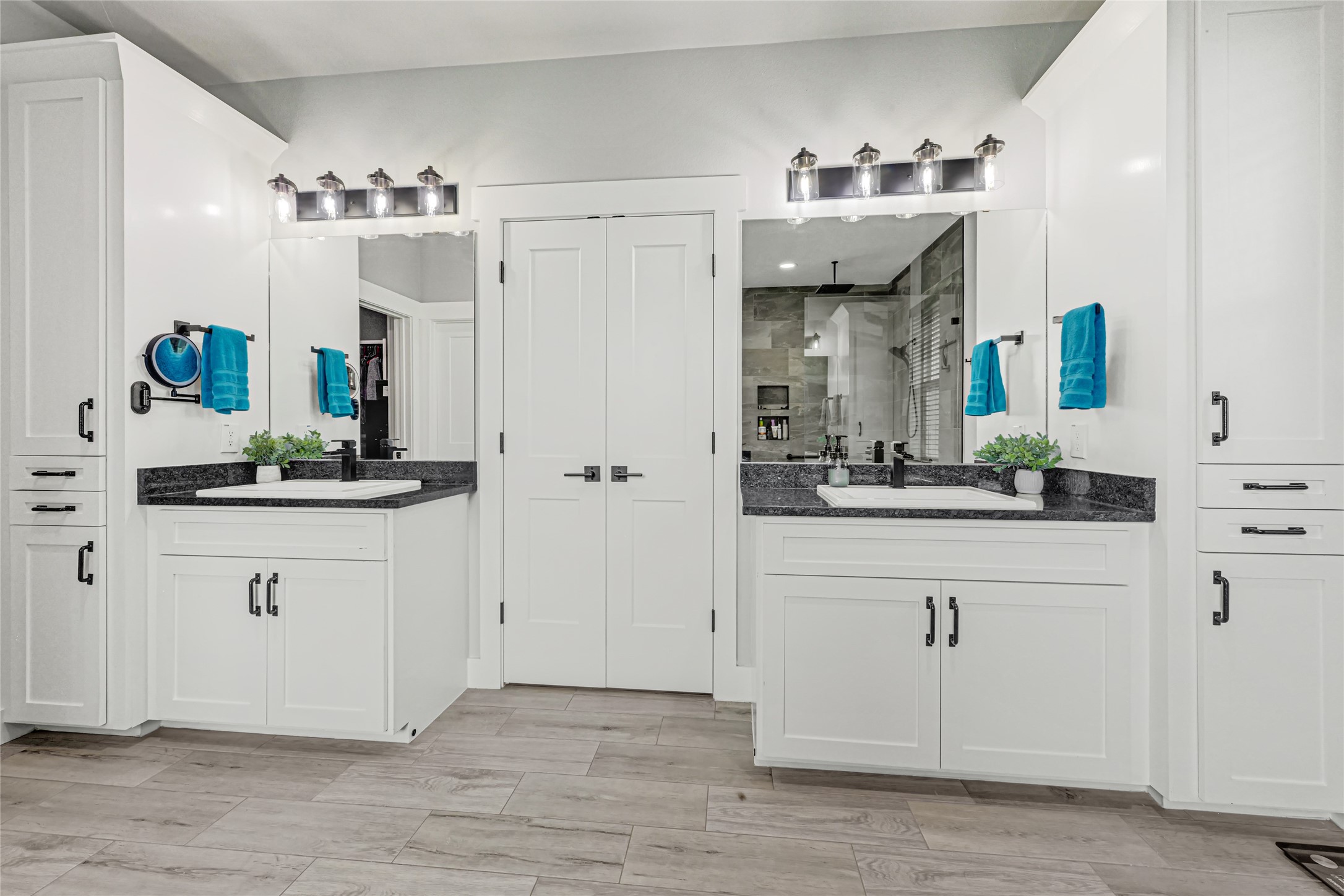 Primary en-suite bath
