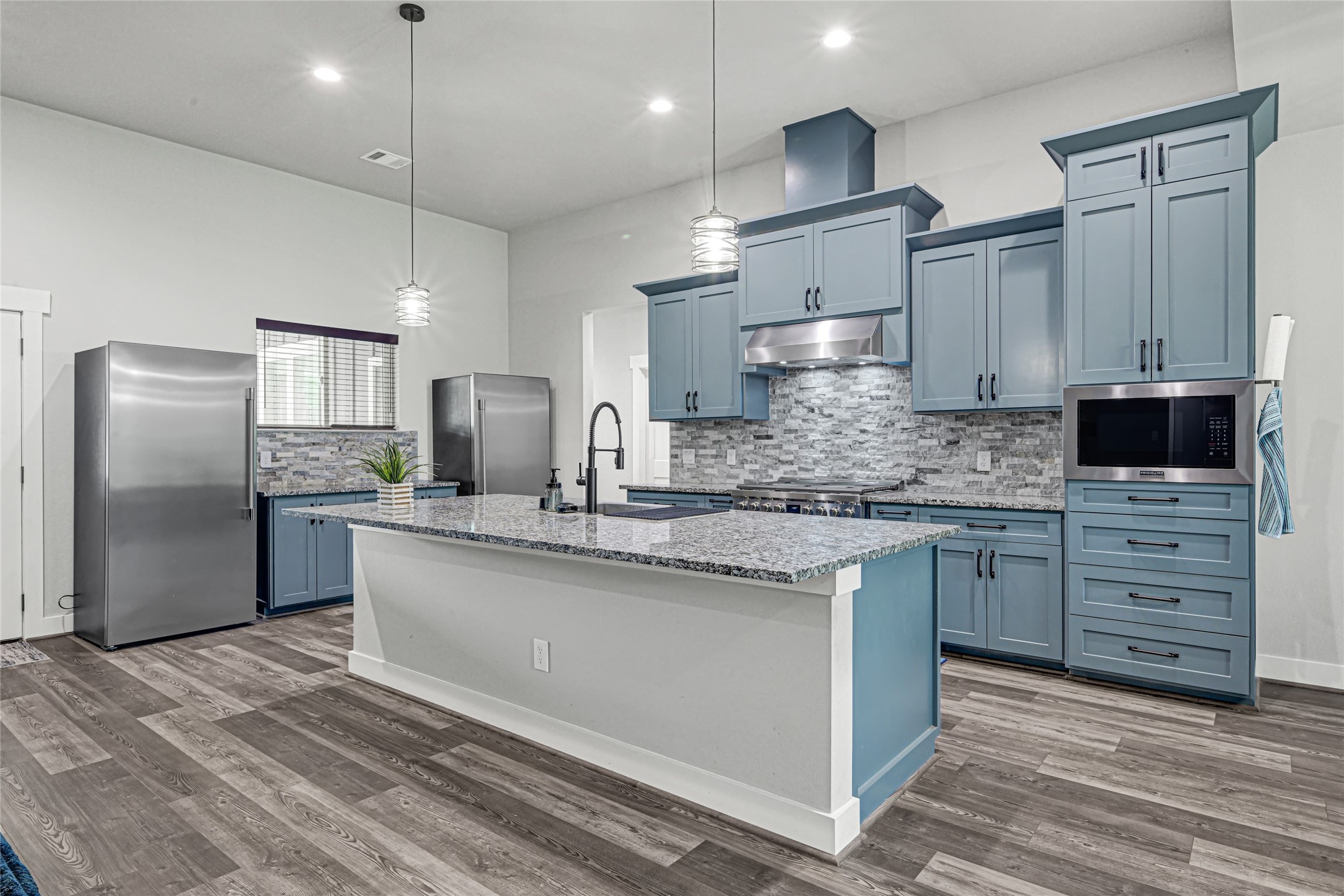 3325 County Road 160, Alvin, TX 77511