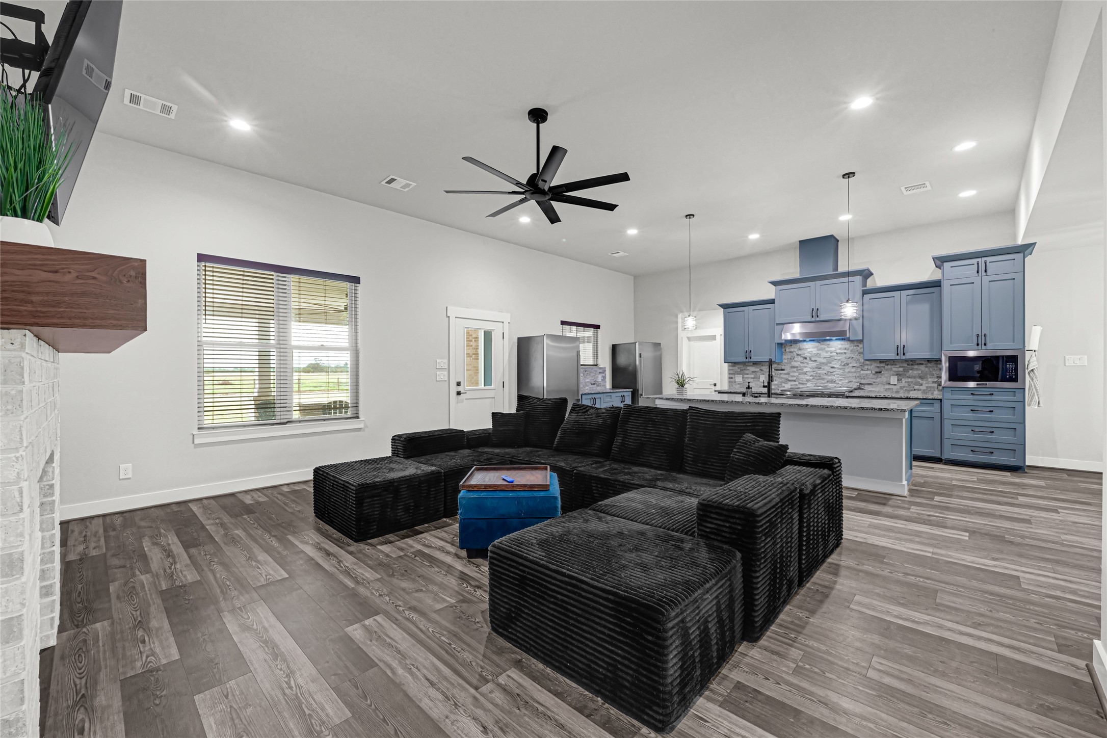 3325 County Road 160, Alvin, TX 77511