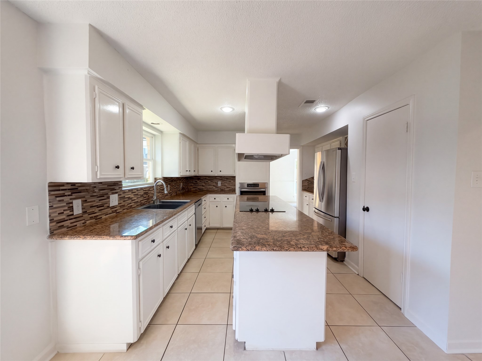 2307 Canyon Meadows Drive, Missouri City, TX 77489