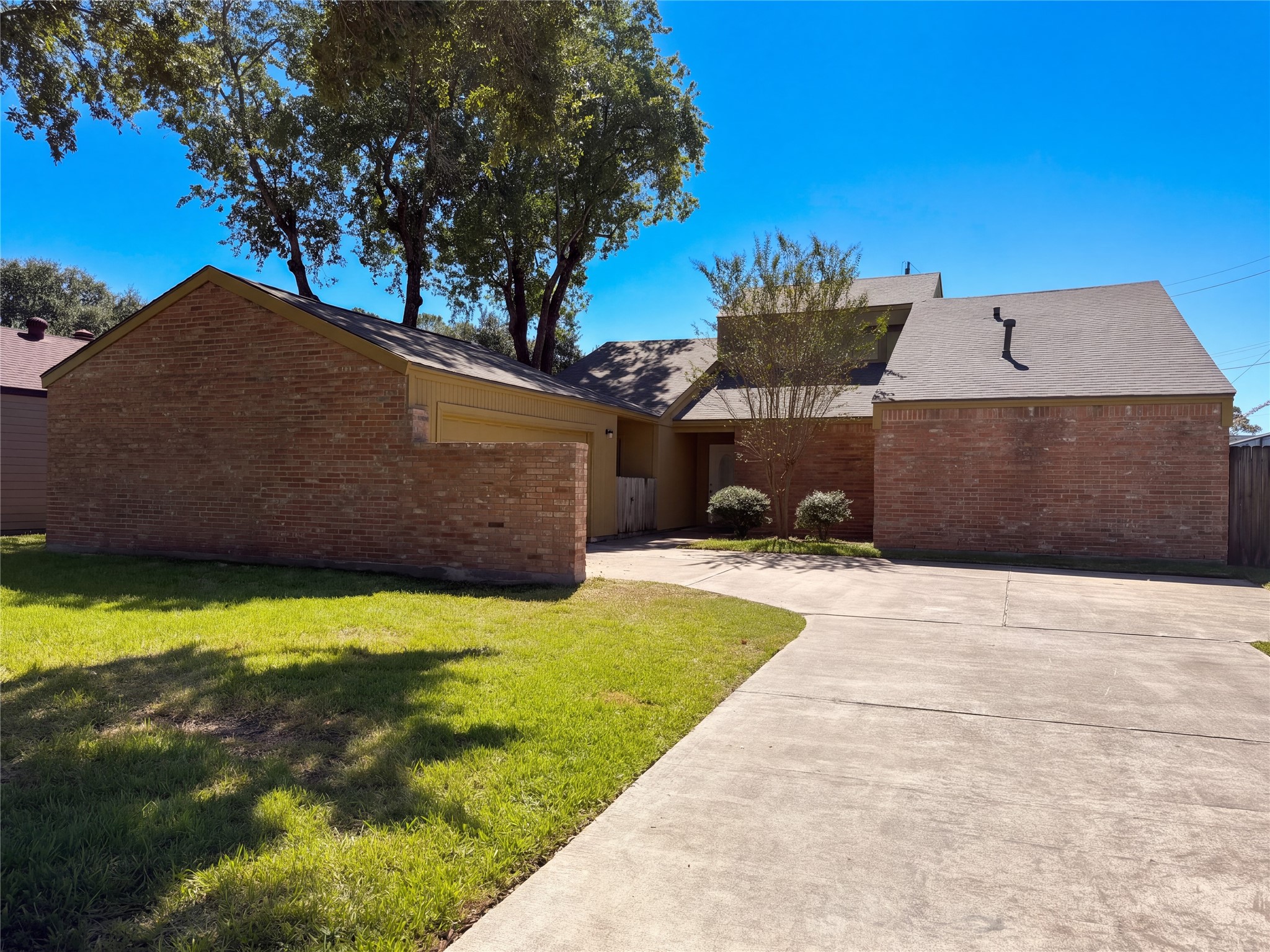 2307 Canyon Meadows Drive, Missouri City, TX 77489