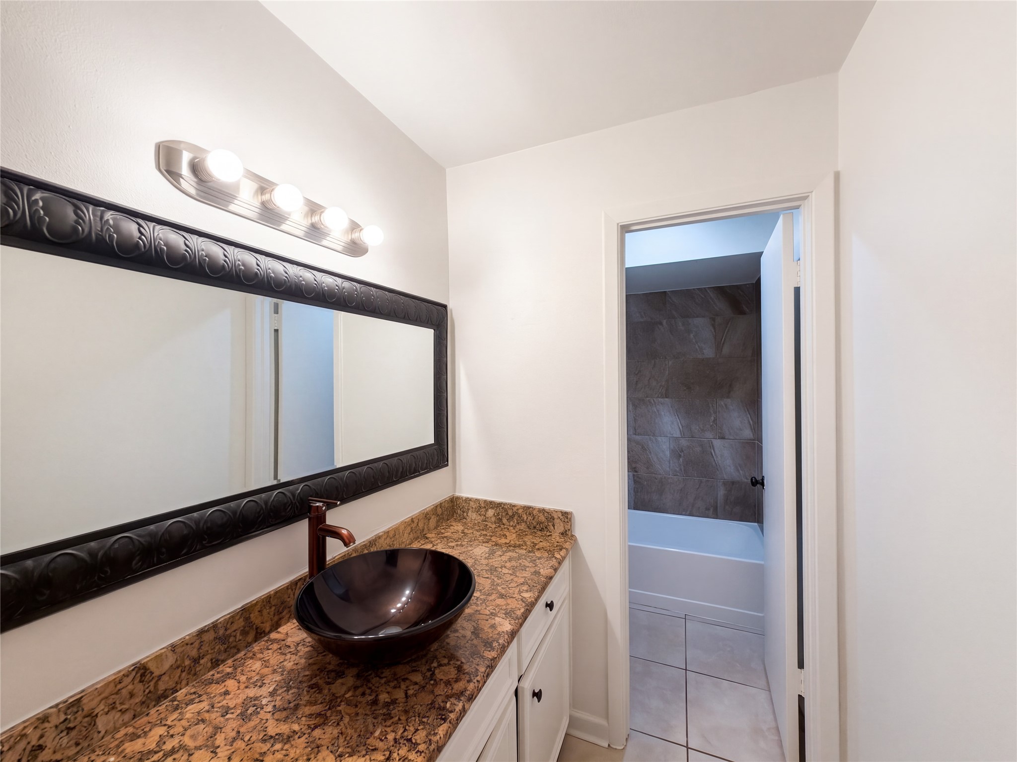 2307 Canyon Meadows Drive, Missouri City, TX 77489