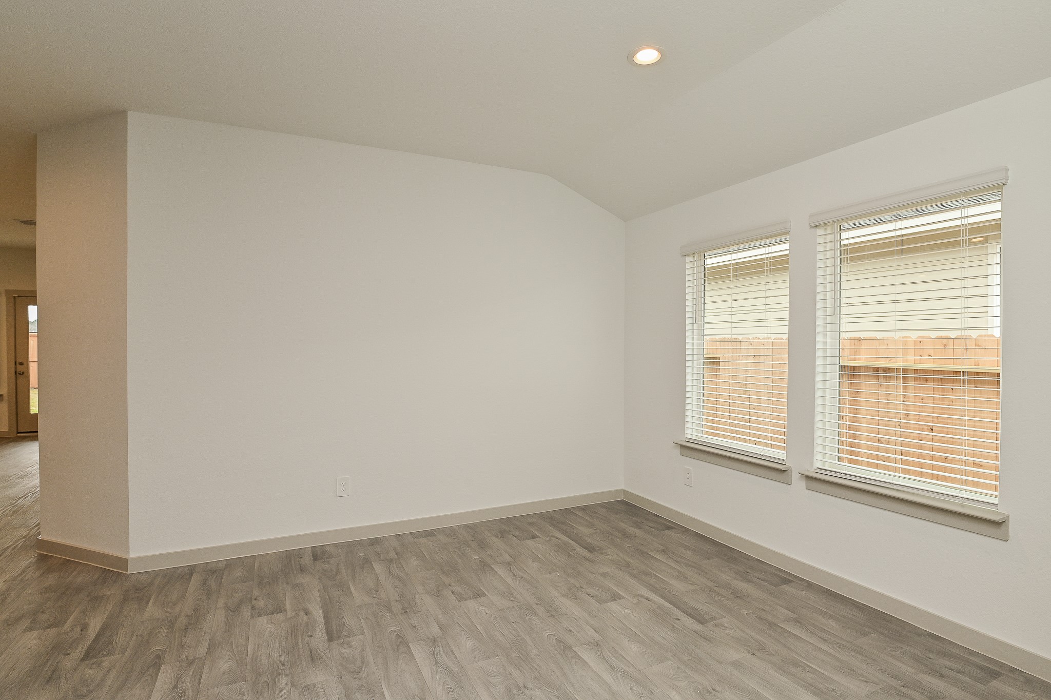 Dining area area adjacent to the kitchen