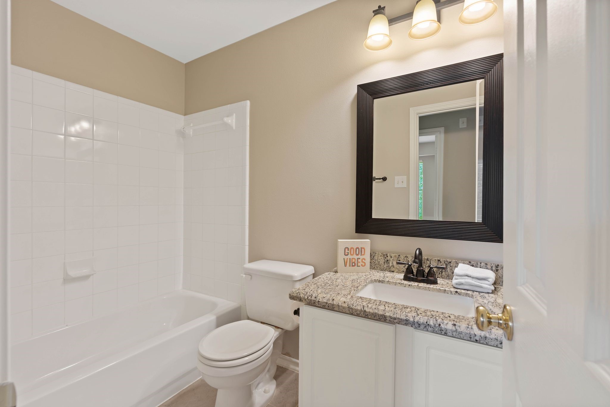 hall bathroom is also full bath