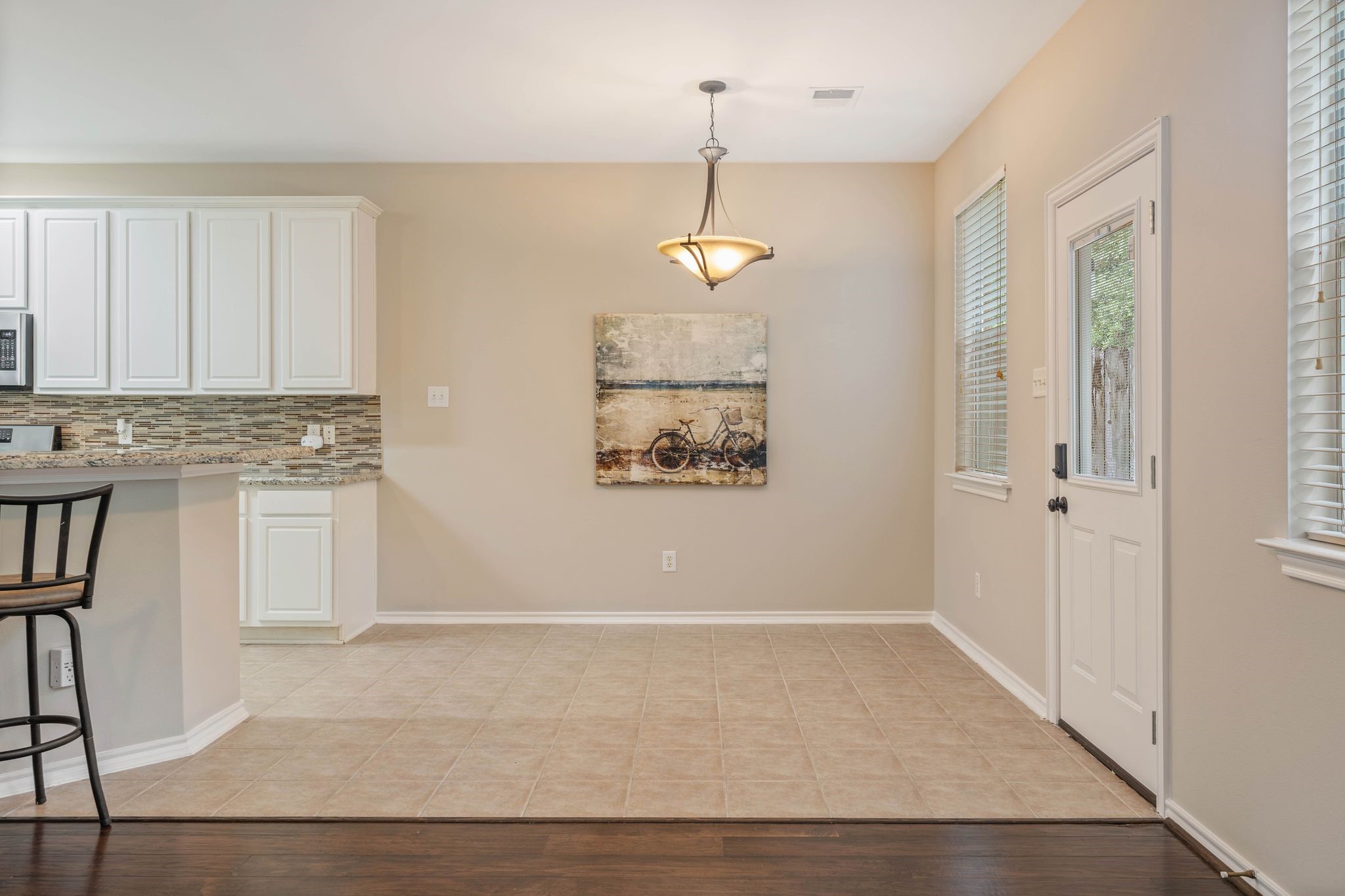 full size breakfast room