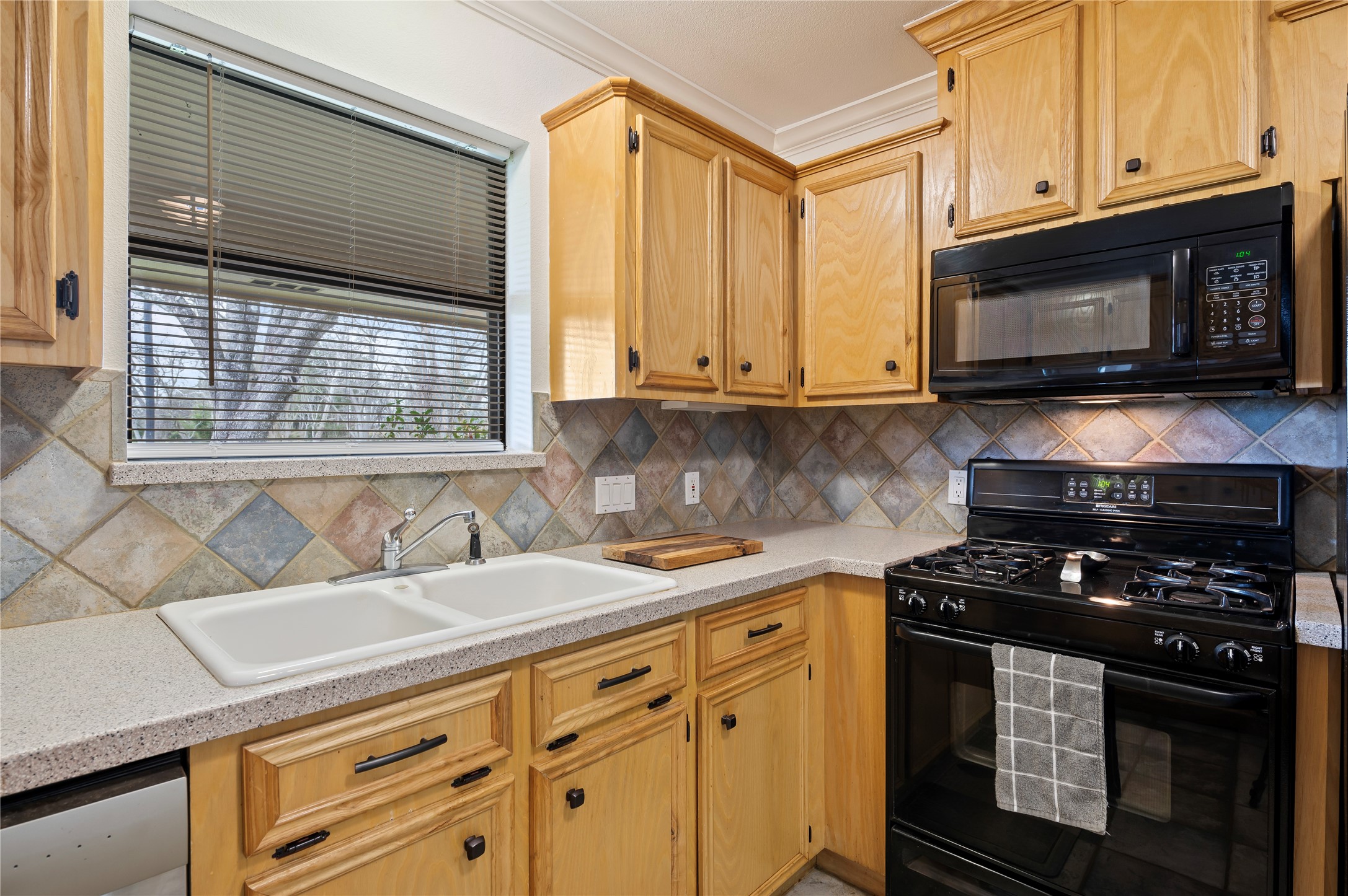 2517 Avenue L, Santa Fe, TX 77510