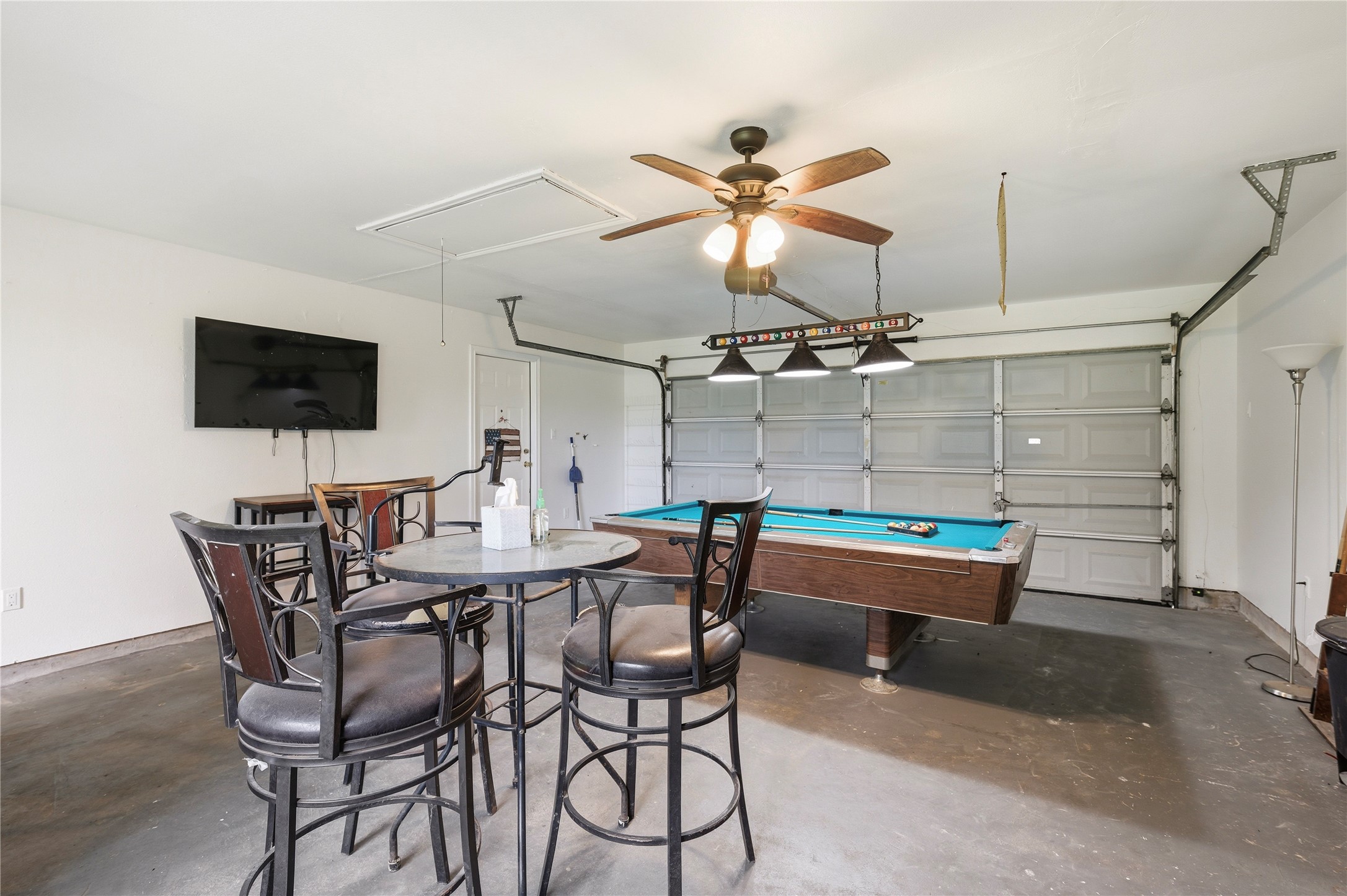 Garage / Entertainment