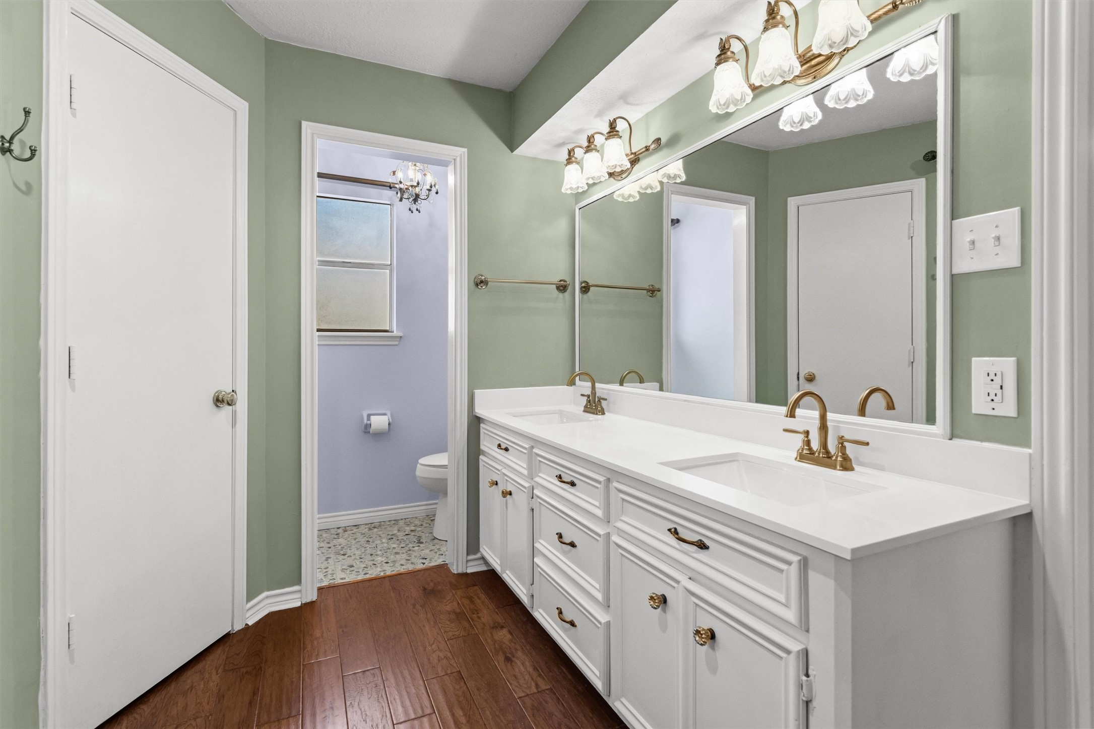 Primary Bath with Quartz Countertop