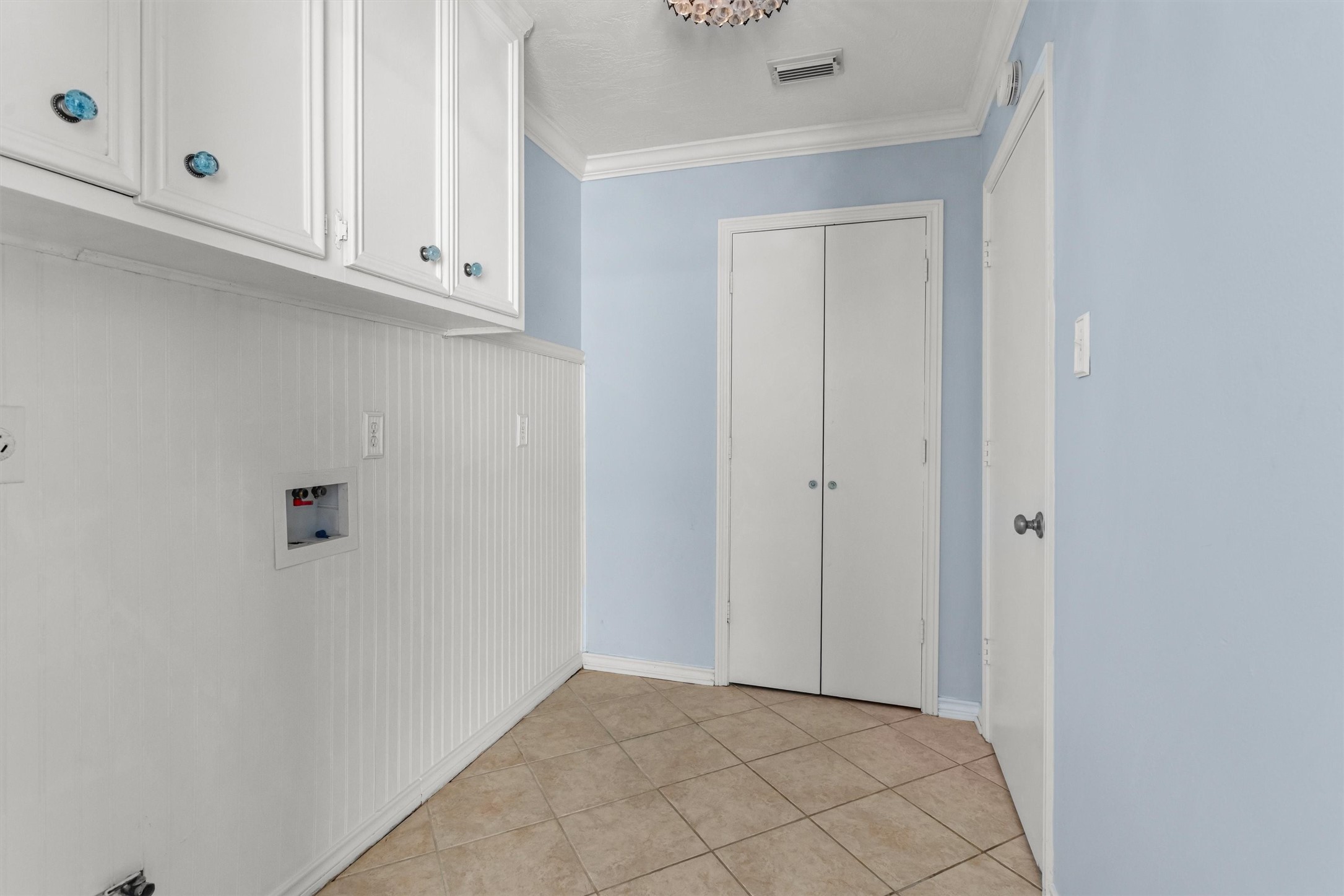Utility Room with additional Storage