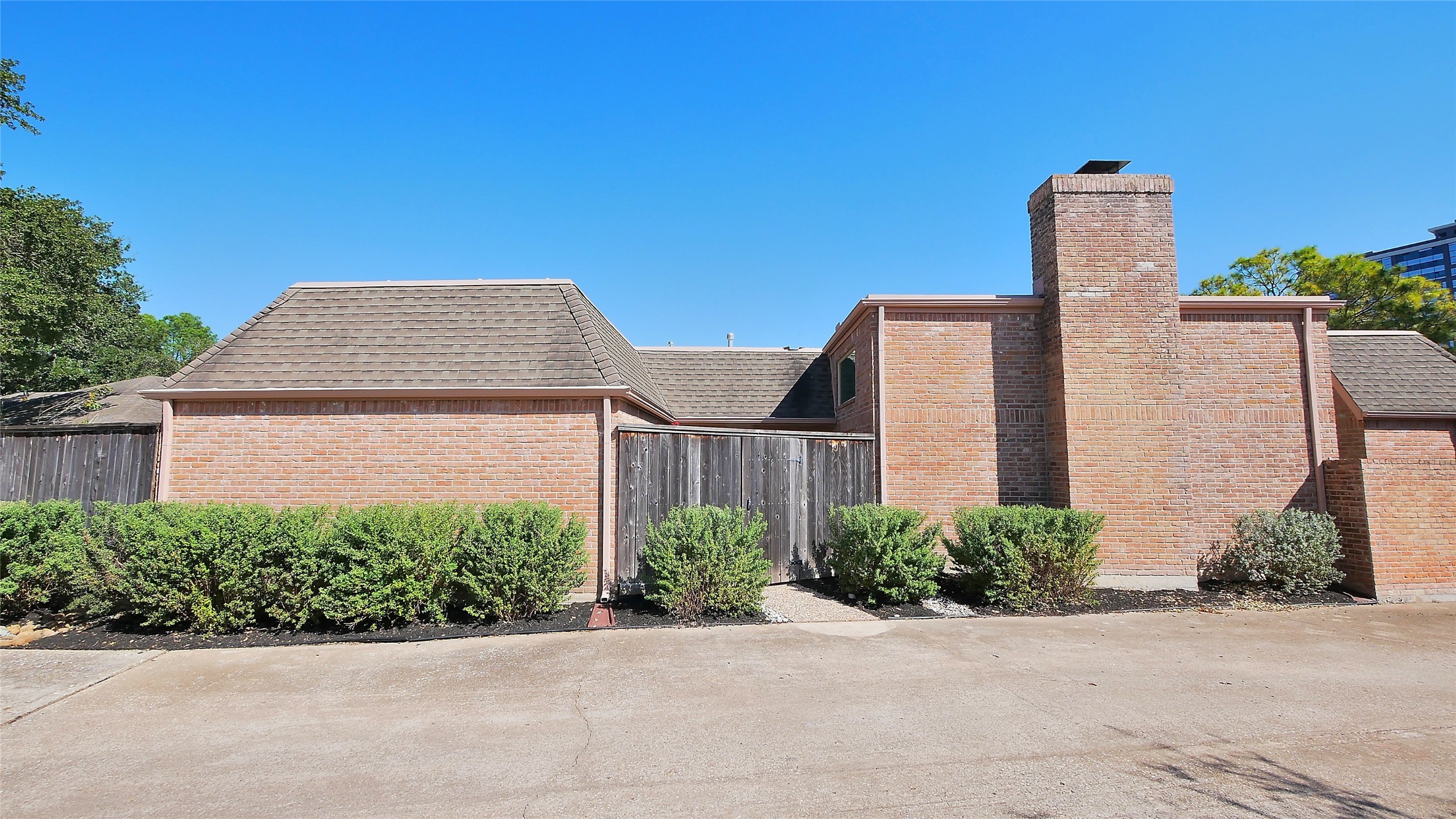 Side Area with a gate of the Patio-Home