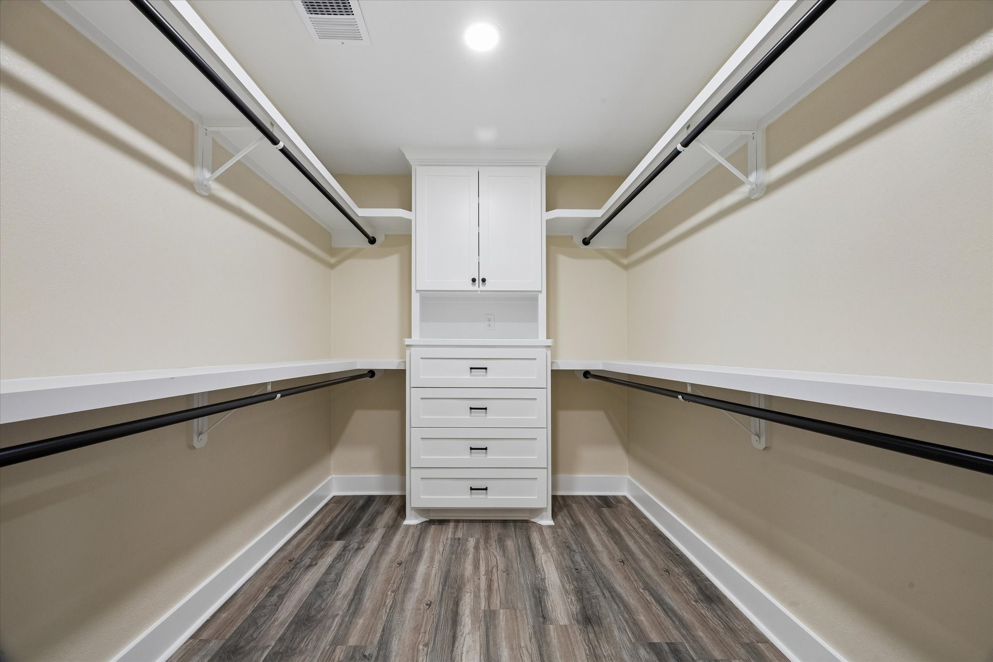 1190 County Road 146, Alvin, TX 77511