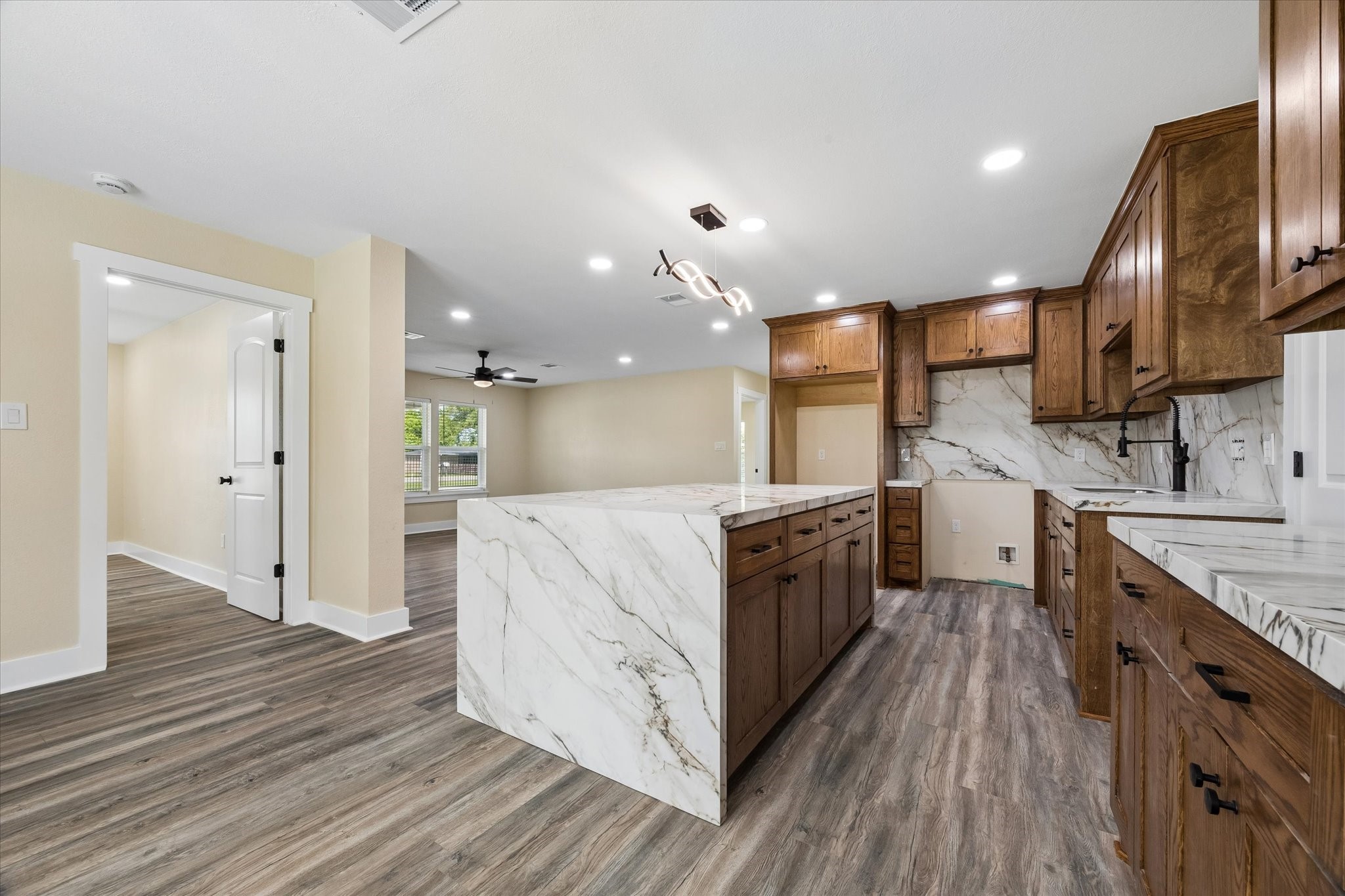 1190 County Road 146, Alvin, TX 77511