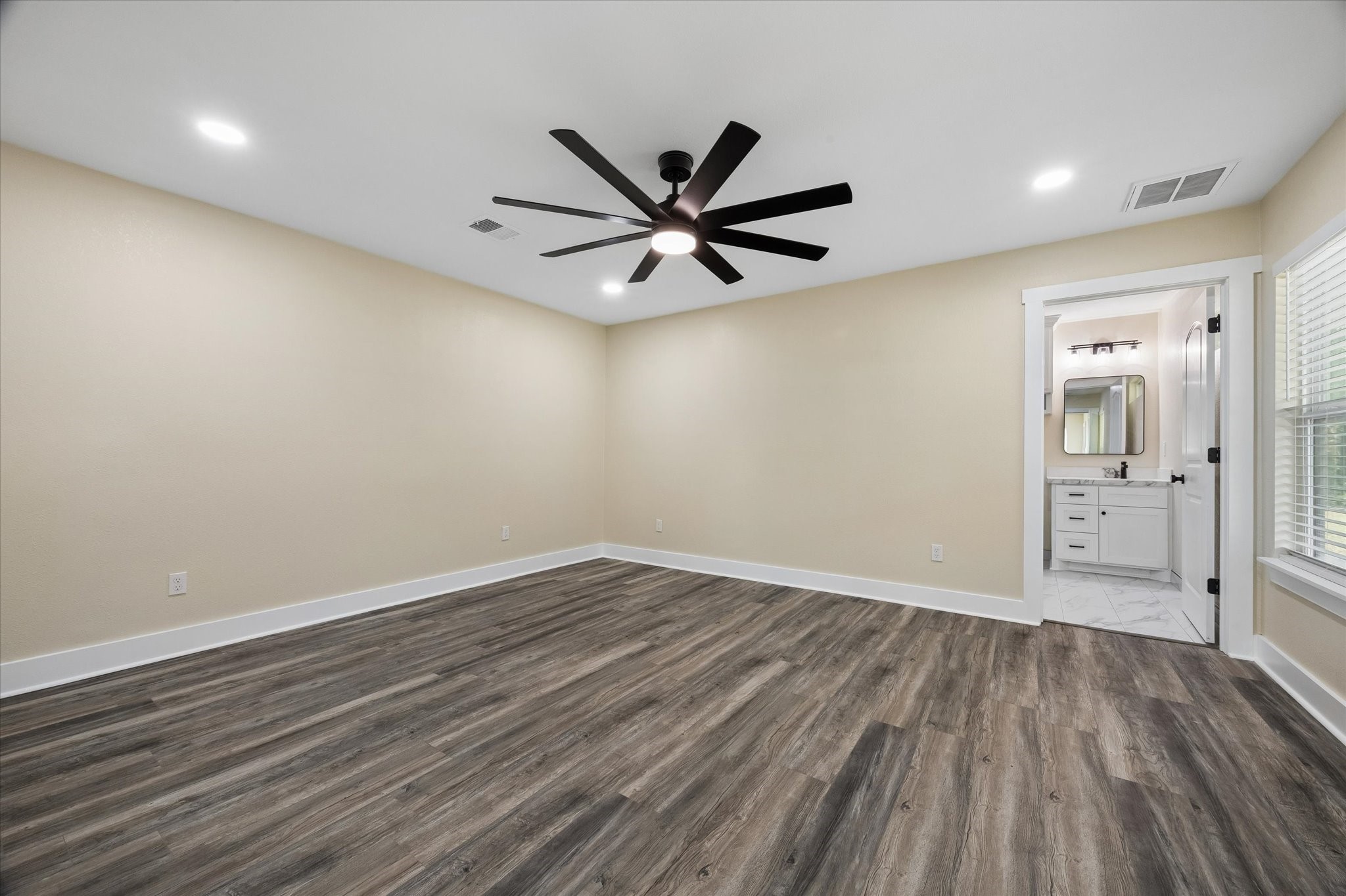 1190 County Road 146, Alvin, TX 77511