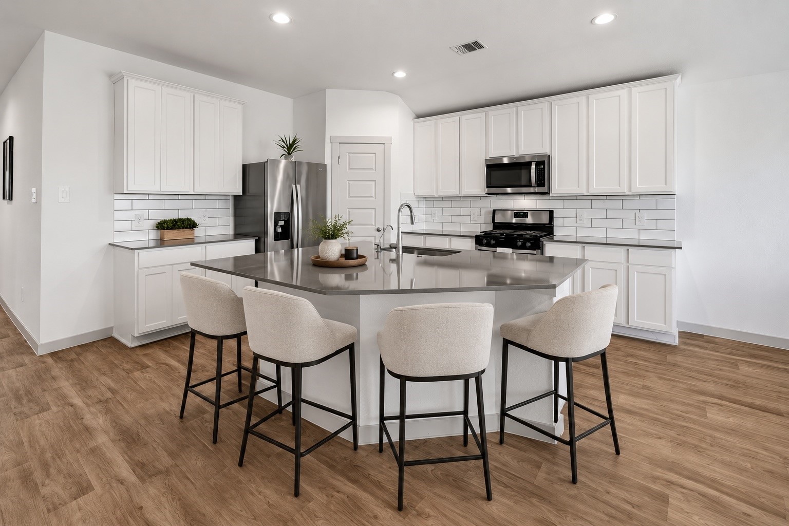 Gather around the breakfast bar for entertaining!