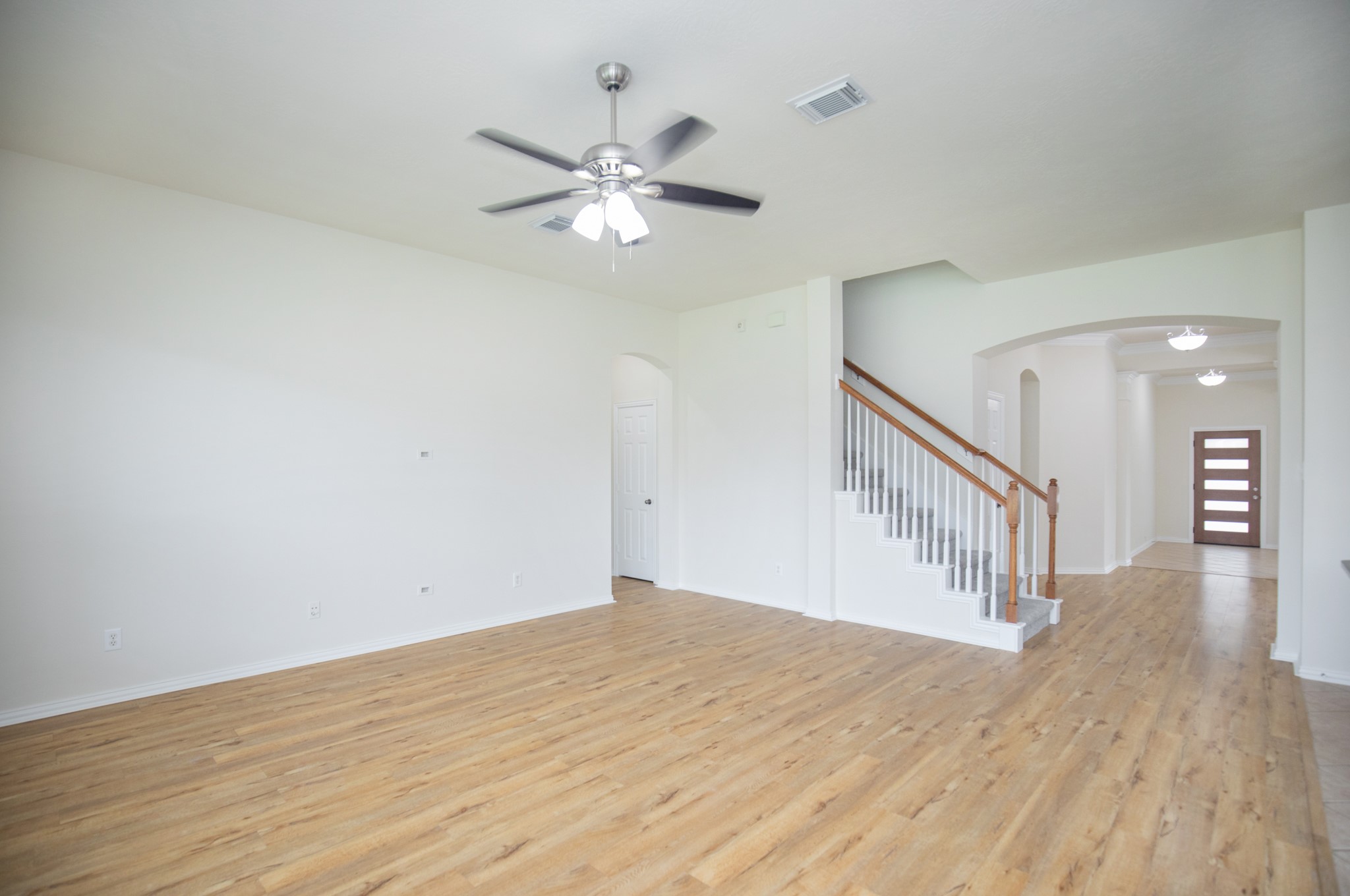 one of the most popular floor plans in Bonbrook Plantation, 4 bedrooms downstairs, and upstairs one full baths with large bonus room (may use as a bedroom, game room, private office etc... )