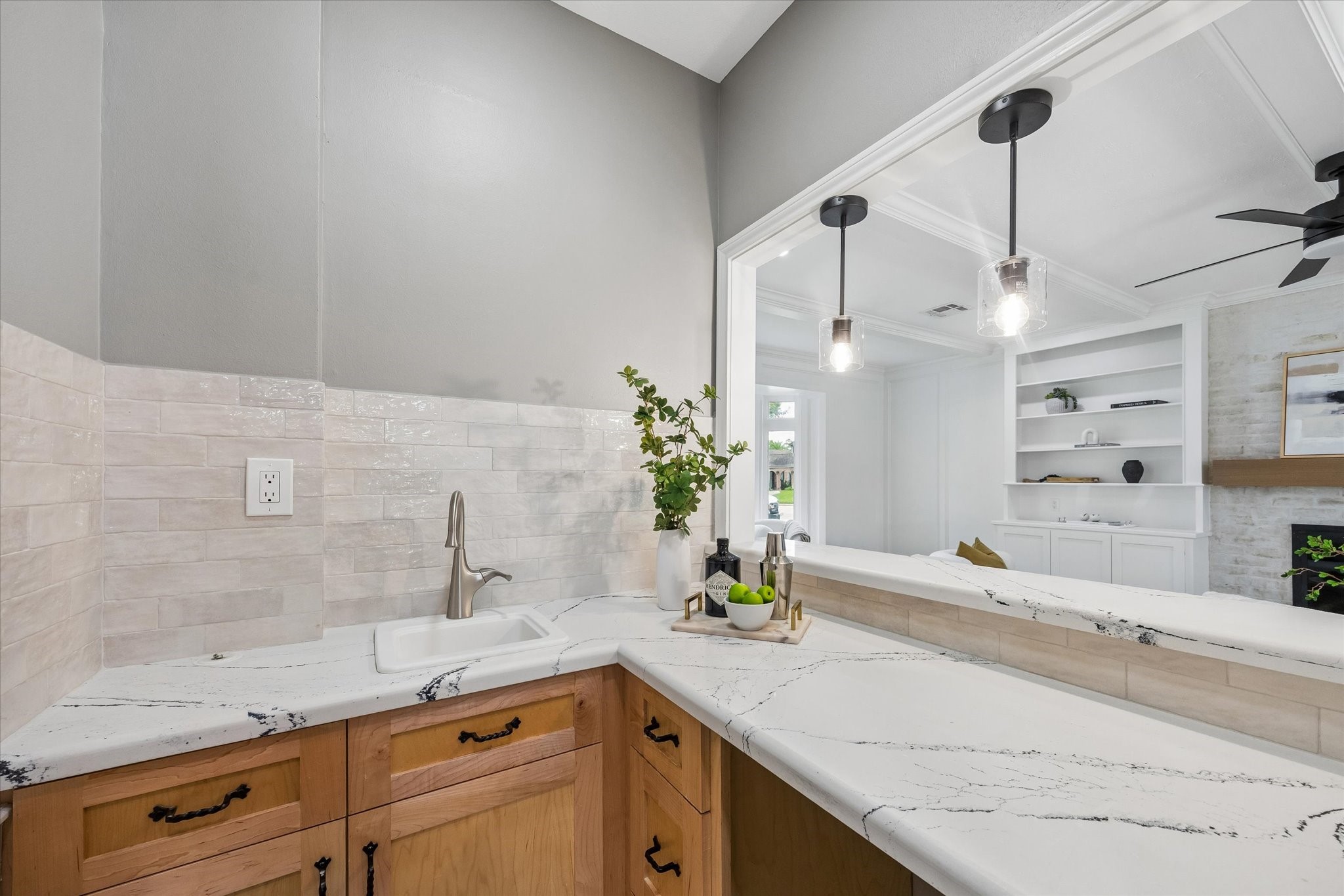 WET BAR!  Perfect for entertaining!