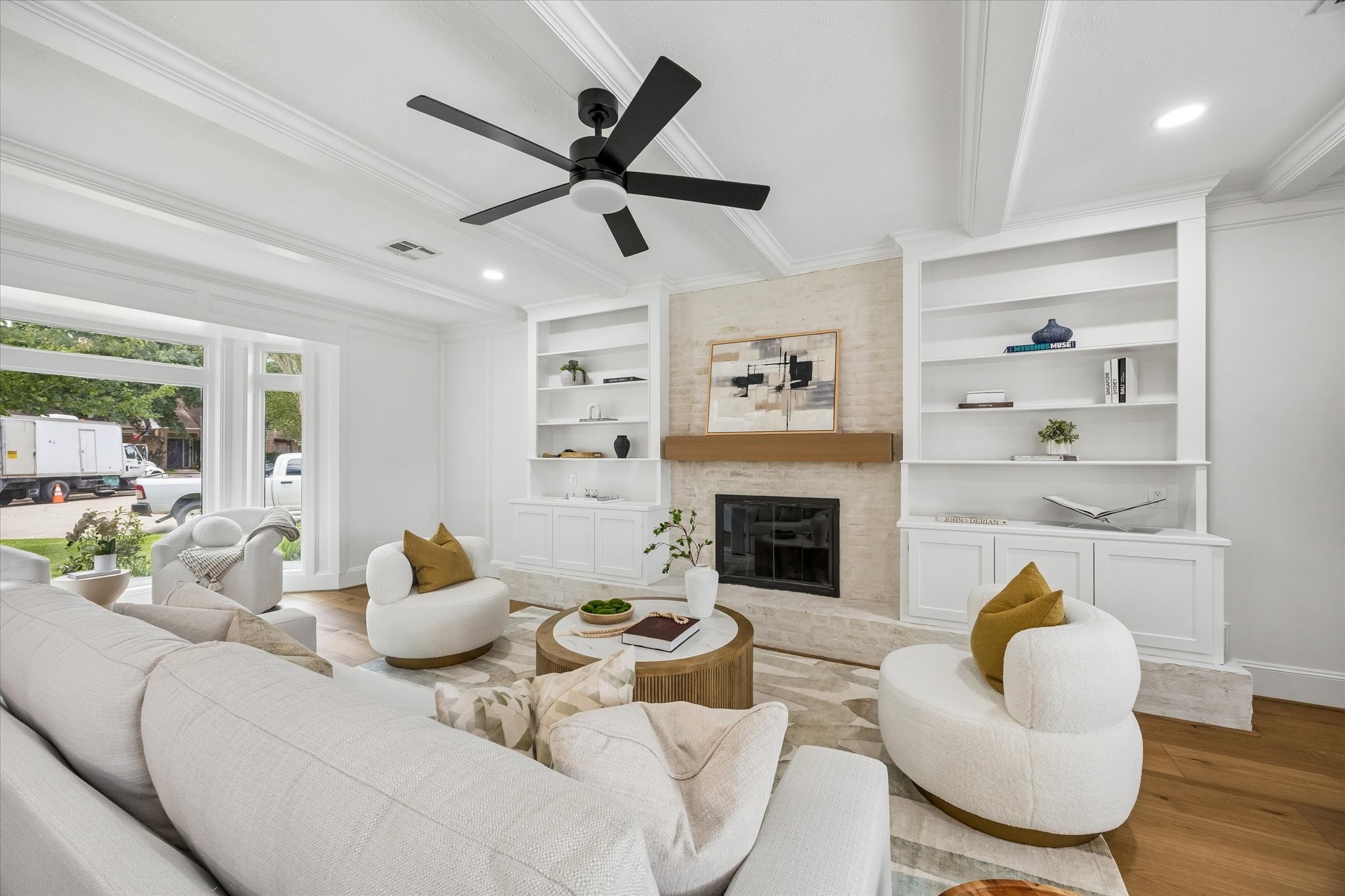 LIVING ROOM - Lot's of room for gathering!