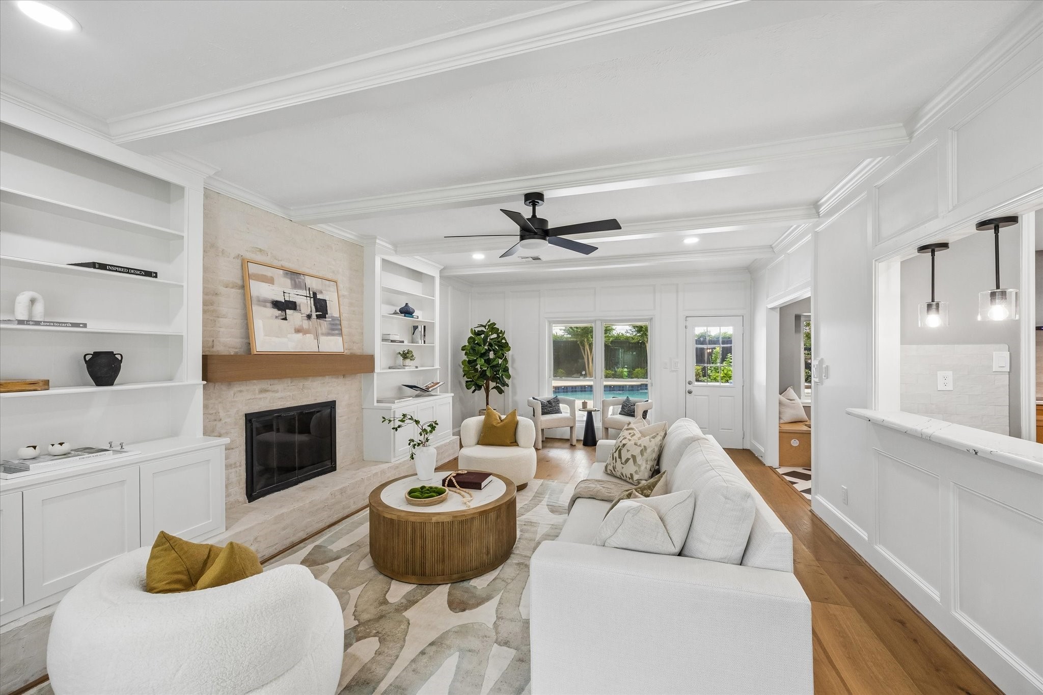 LIVING ROOM - Lot's of room for gathering!