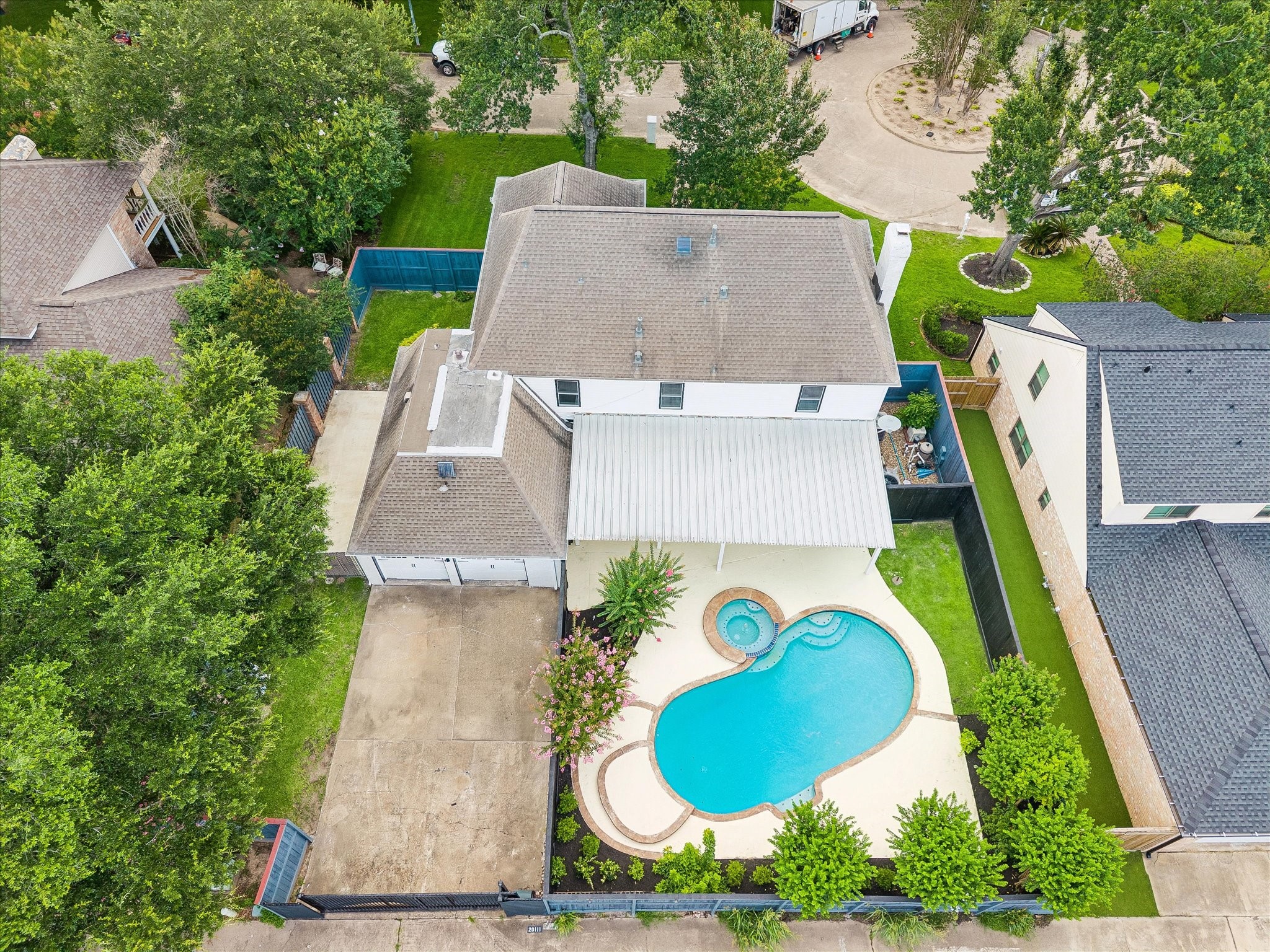 Double Driveway private entrance with electric gate!