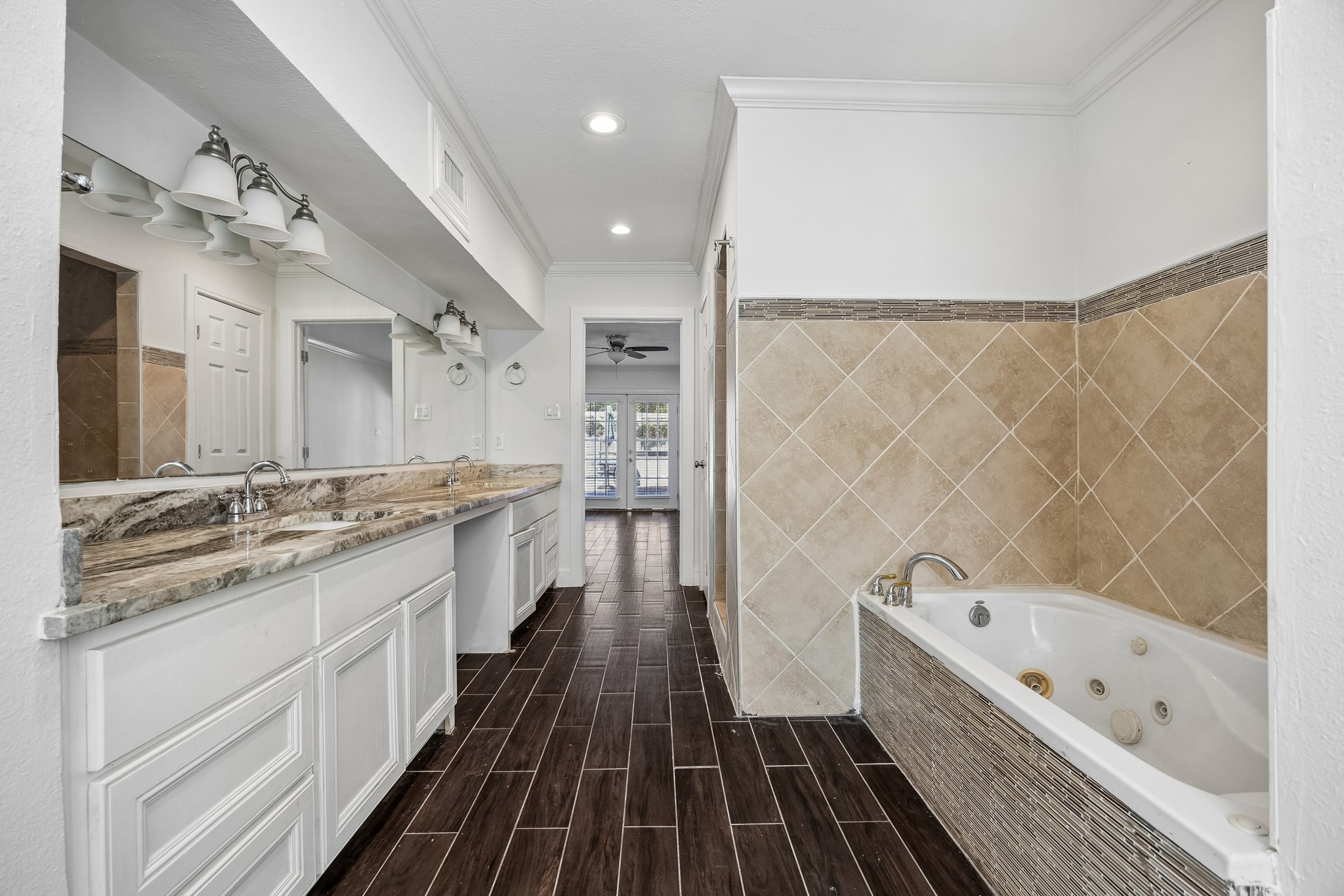 Another view of the primary bath.
