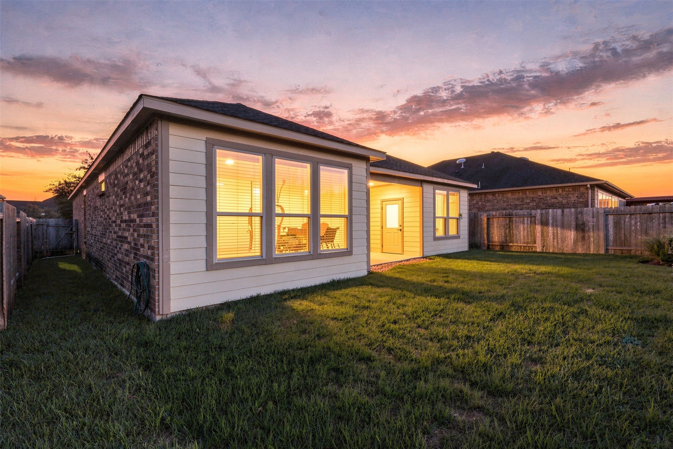677 Tenuta Lane, League City, TX 77573