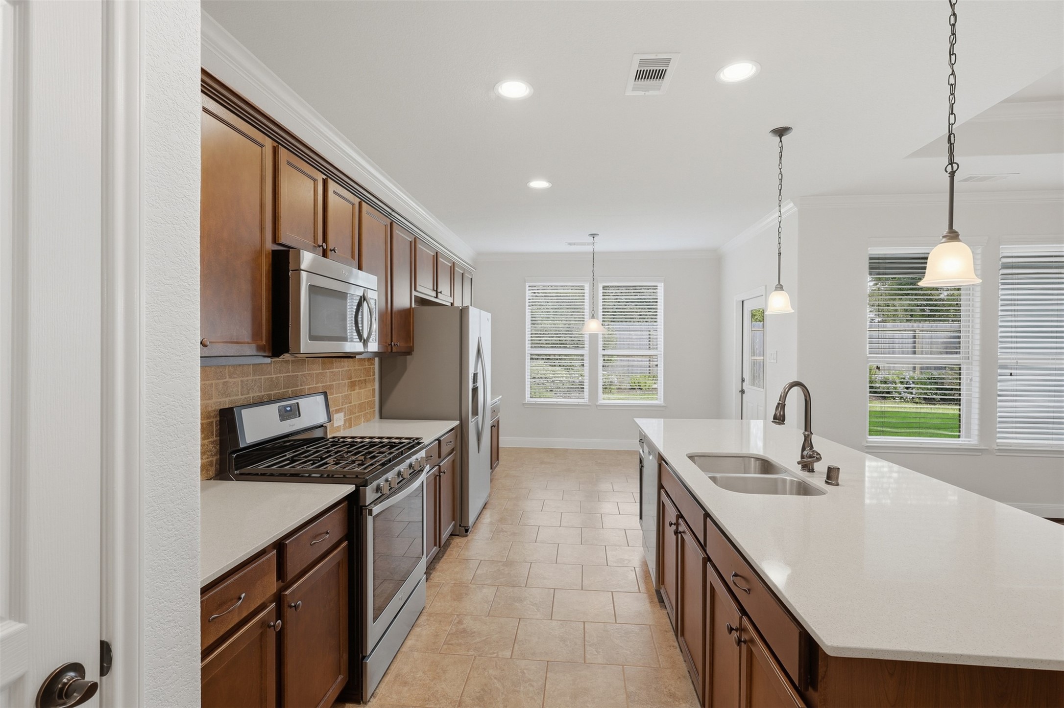 677 Tenuta Lane, League City, TX 77573