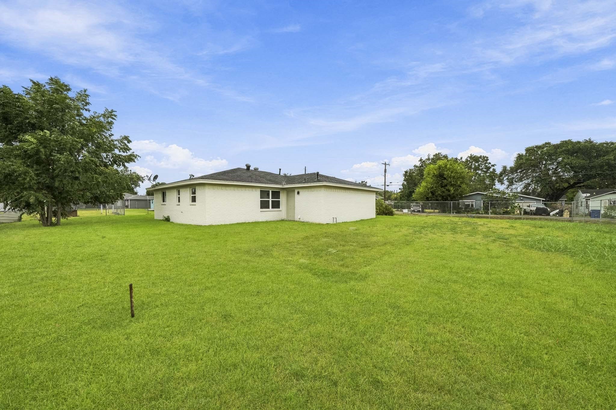 The oversized lot offers plenty of space for outdoor activities, entertaining.