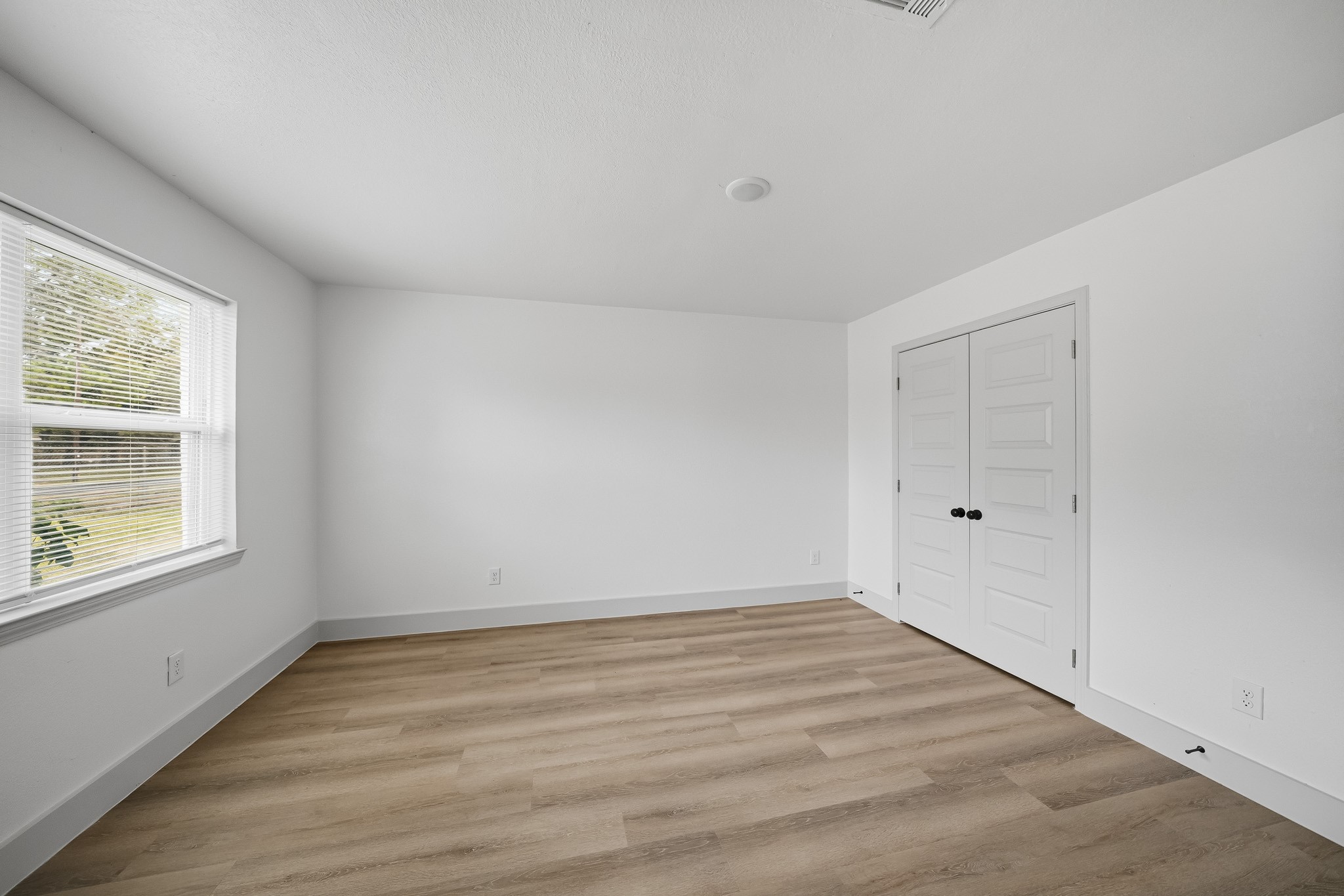 Additional flex space that can be used as a home office, extra bedroom, or whatever best suits your needs. Additional flex space that can be used as a home office, extra bedroom, or whatever best suits your needs.