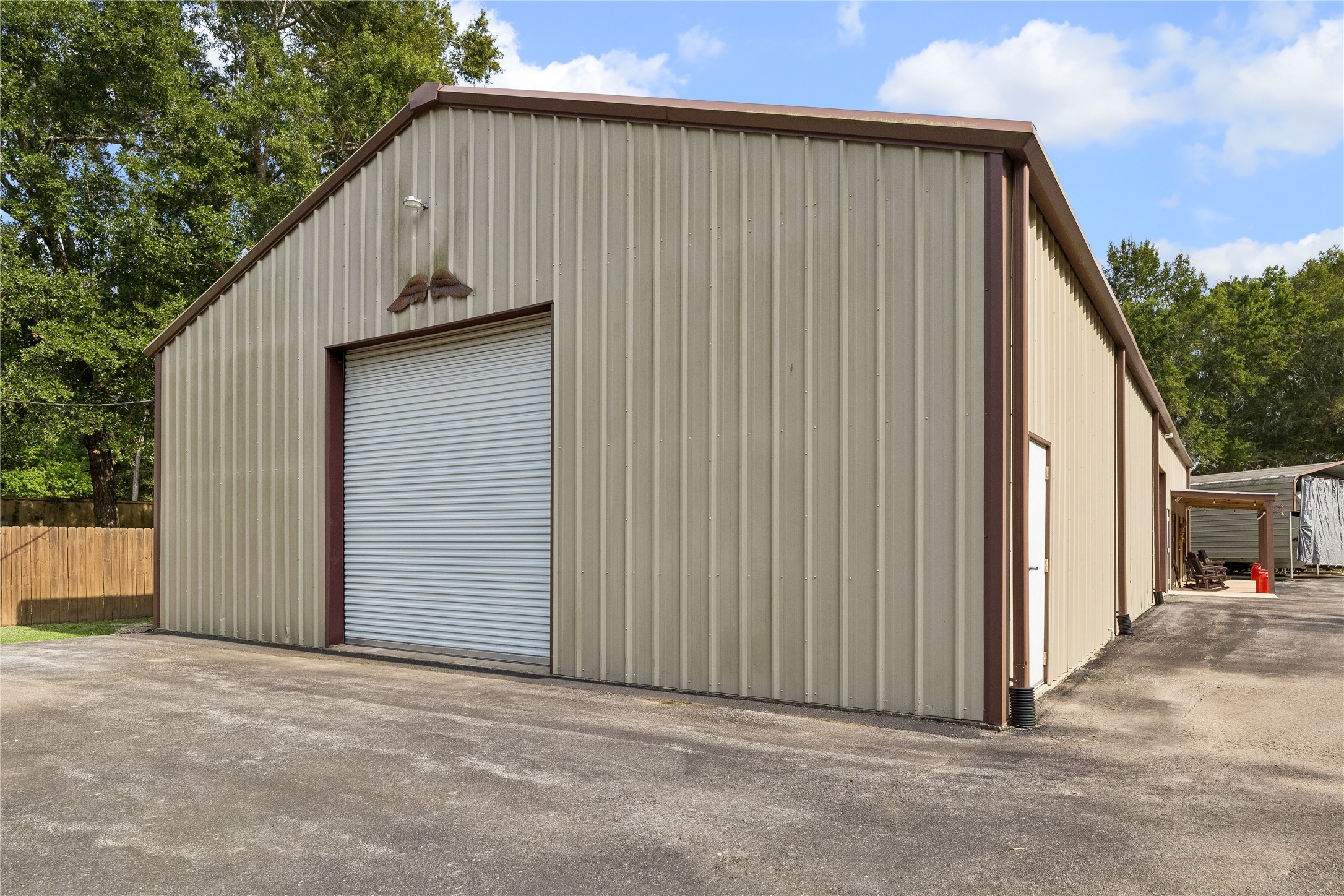 Huge workshop - 40' x 68'/ 40' X 32' is air conditioned space for the game, party, hobby, craft room. Multifunctional. Huge workshop - 40' x 68'/ 40' X 32' is air conditioned space for the game, party, hobby, craft room. Multifunctional.