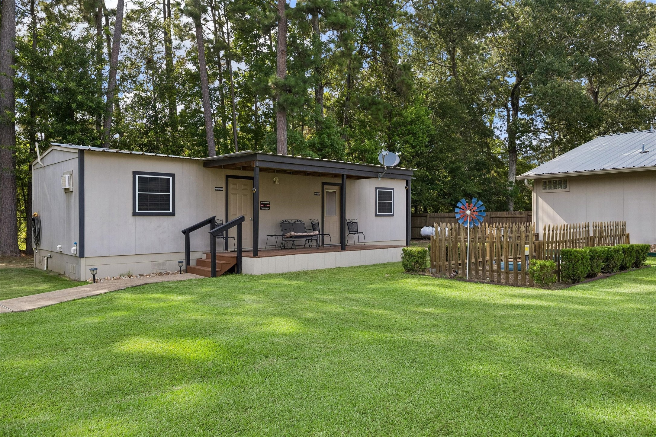 Studio suite/guest suite. Laundry Room with double washers & dryers Studio suite/guest suite. Laundry Room with double washers & dryers