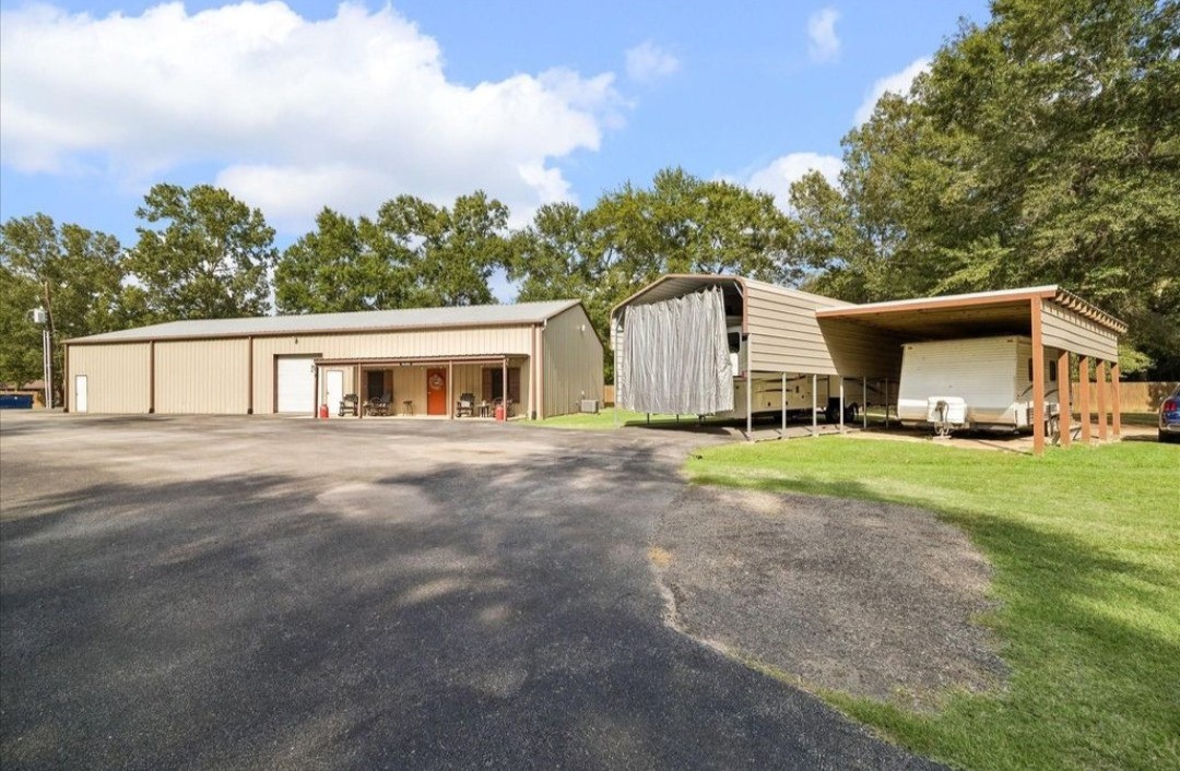 Workshop and covered RV barns with electric Workshop and covered RV barns with electric