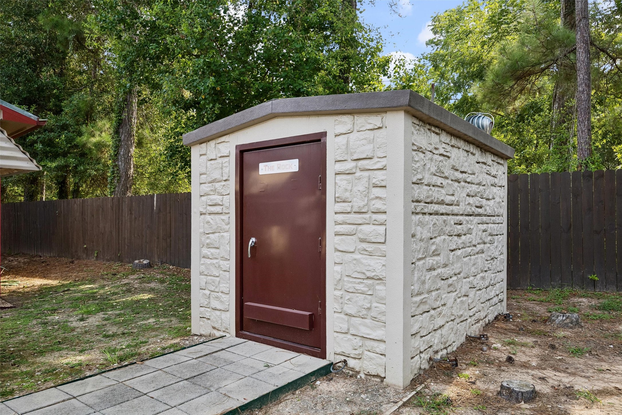 Fortified Multi-Purpose Security Vault & Storm Shelter
Built for maximum protection and versatility, this reinforced structure serves as a secure, storm-ready hurricane shelter. When not being used for weather protection, it functions as a walk-in armory, high-security gun vault, panic room, or private storage bunker for your most valuable assets.