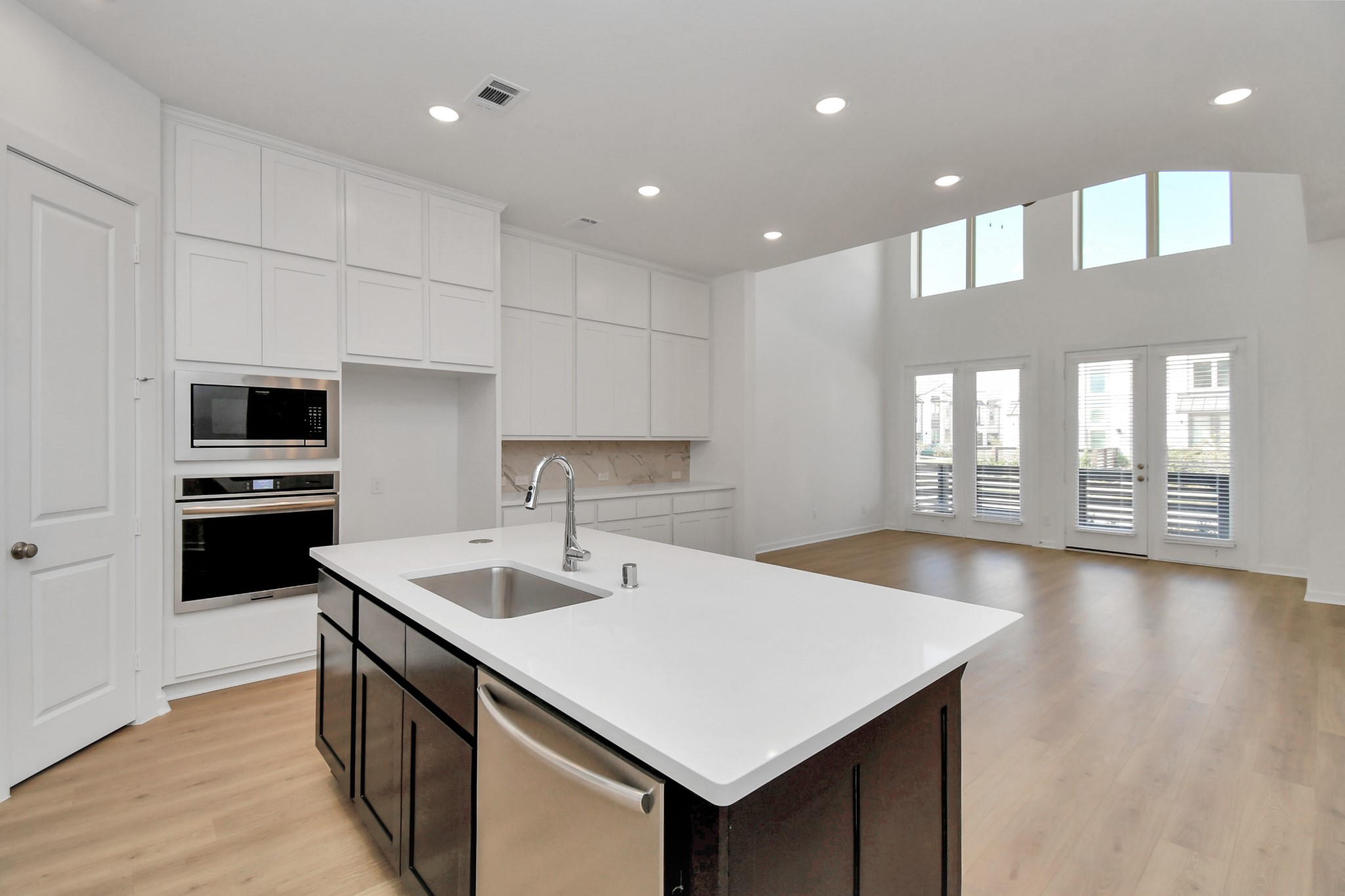 The open kitchen is perfect for entertaining, featuring a seamless flow into the living area for easy socializing and gatherings.