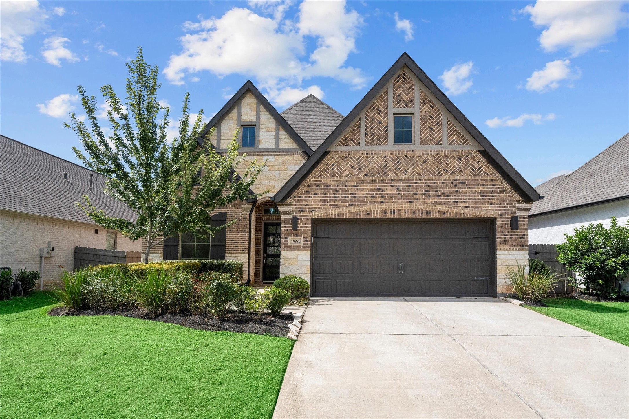Welcome home to 14928 Scarlet Branch Dr! Beautiful brick architecture, thoughtful design, and a welcoming presence you'll be proud to call home.