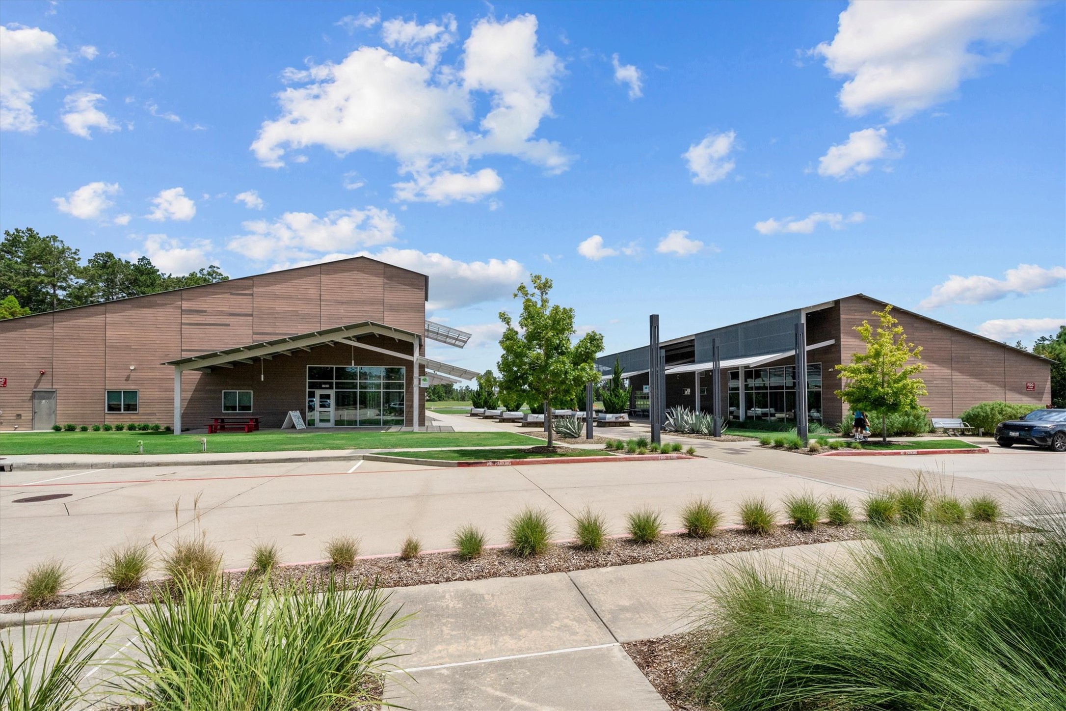 Stay active without leaving the neighborhood at ARTAVIA's resident fitness center. Grab a coffee, meet friends for lunch, or enjoy one of the unique perks of living in ARTAVIA.
