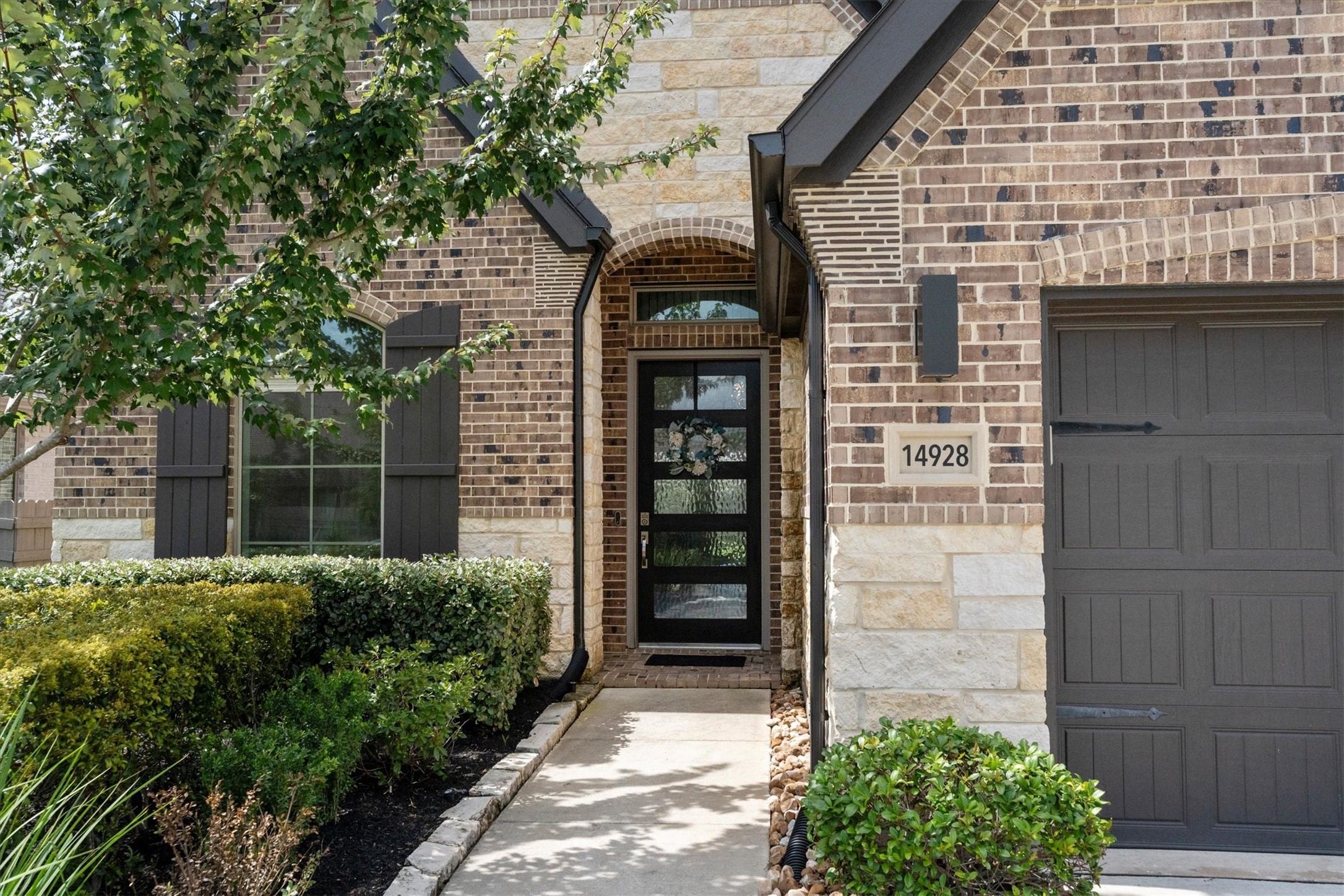 Timeless Perry Homes craftsmanship creates a beautiful first impression.