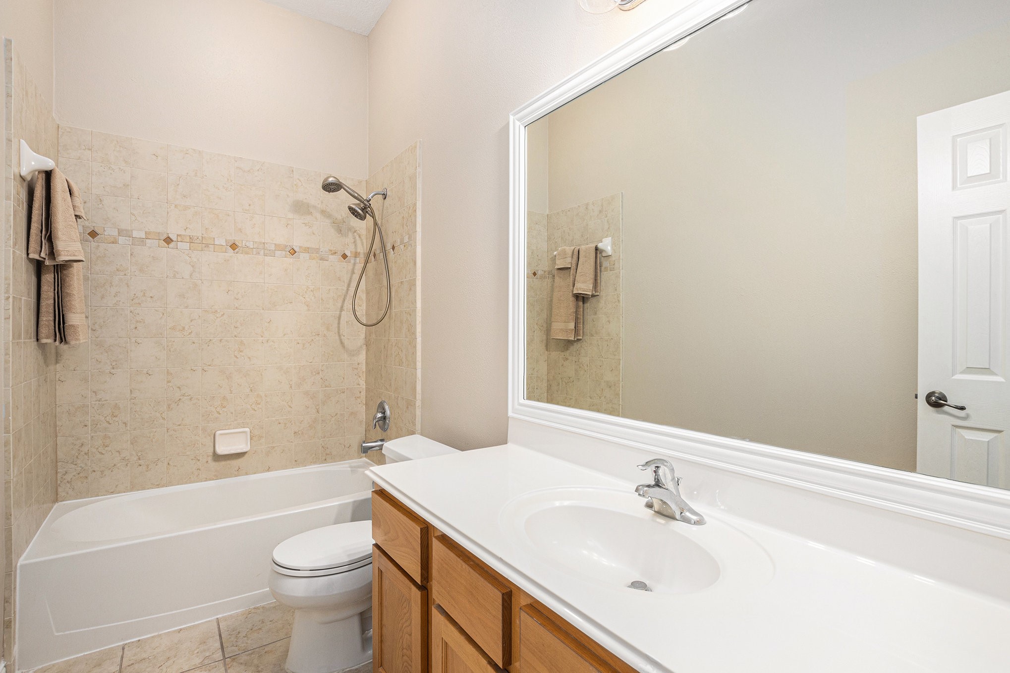 Guest Suite Full bath