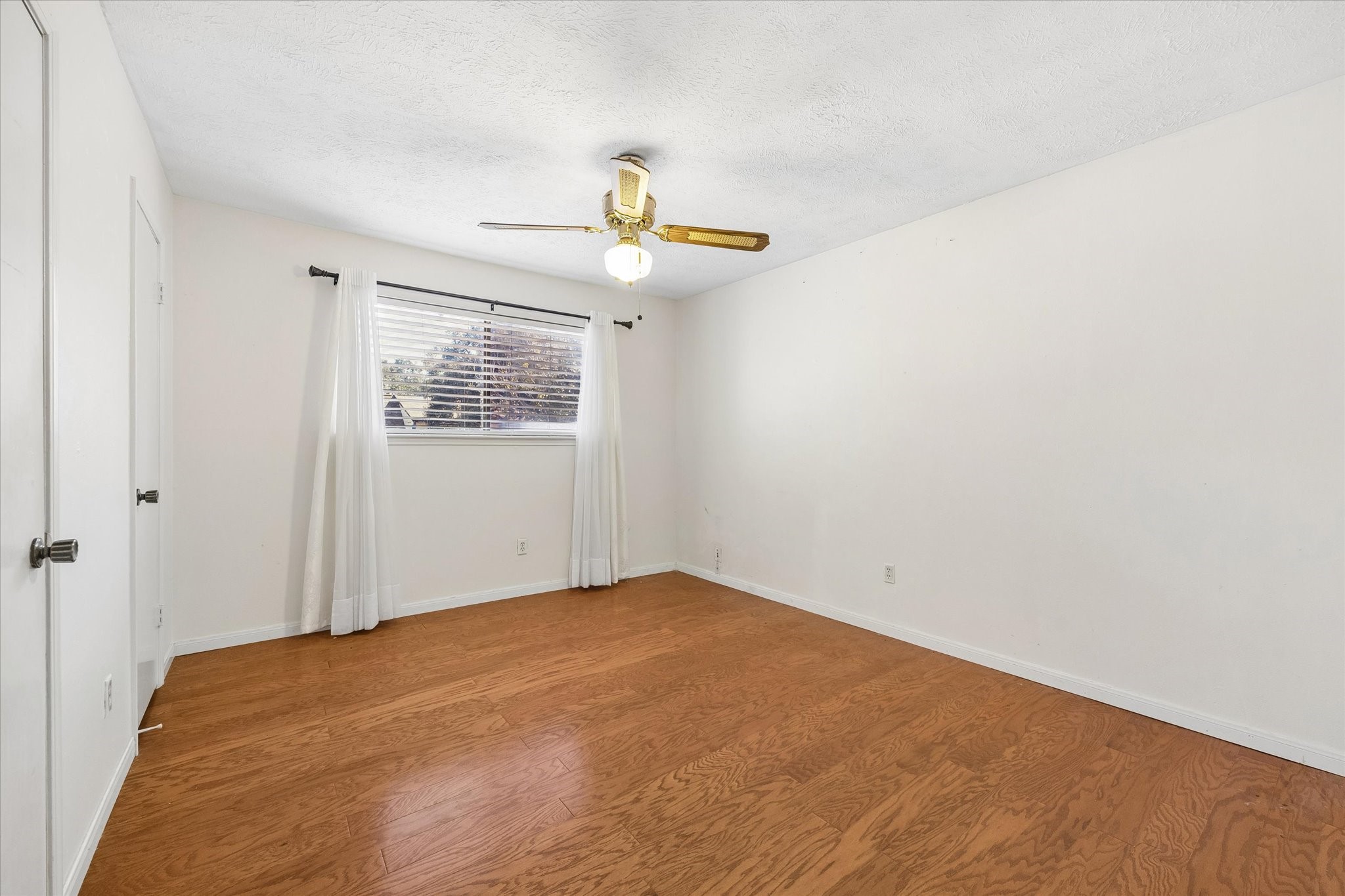 10334 Sageglow Drive, Houston, TX 77089