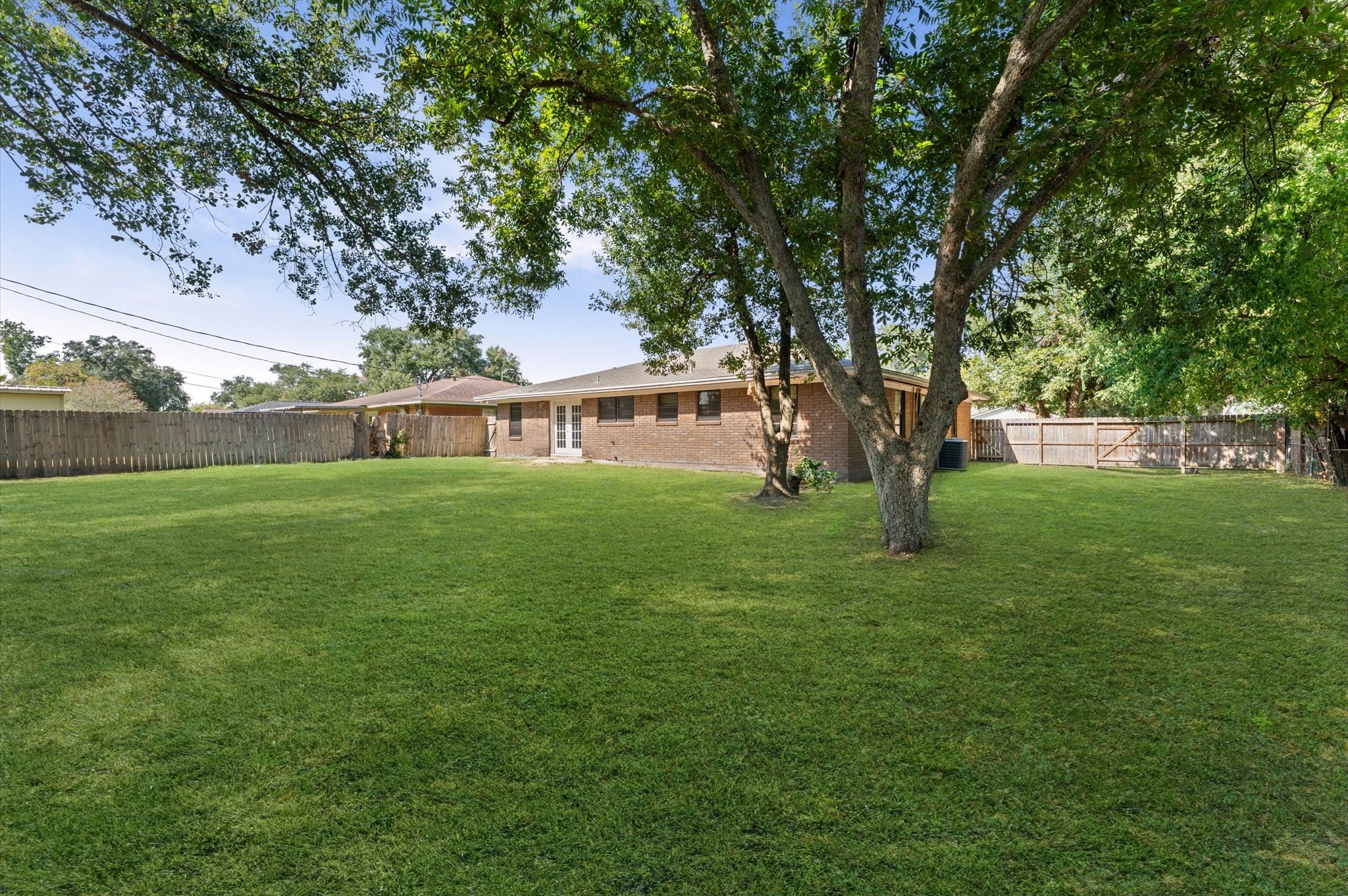 121 Bluebird Lane, Pasadena, TX 77502