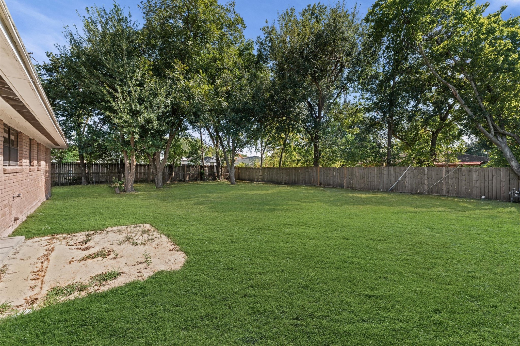 121 Bluebird Lane, Pasadena, TX 77502