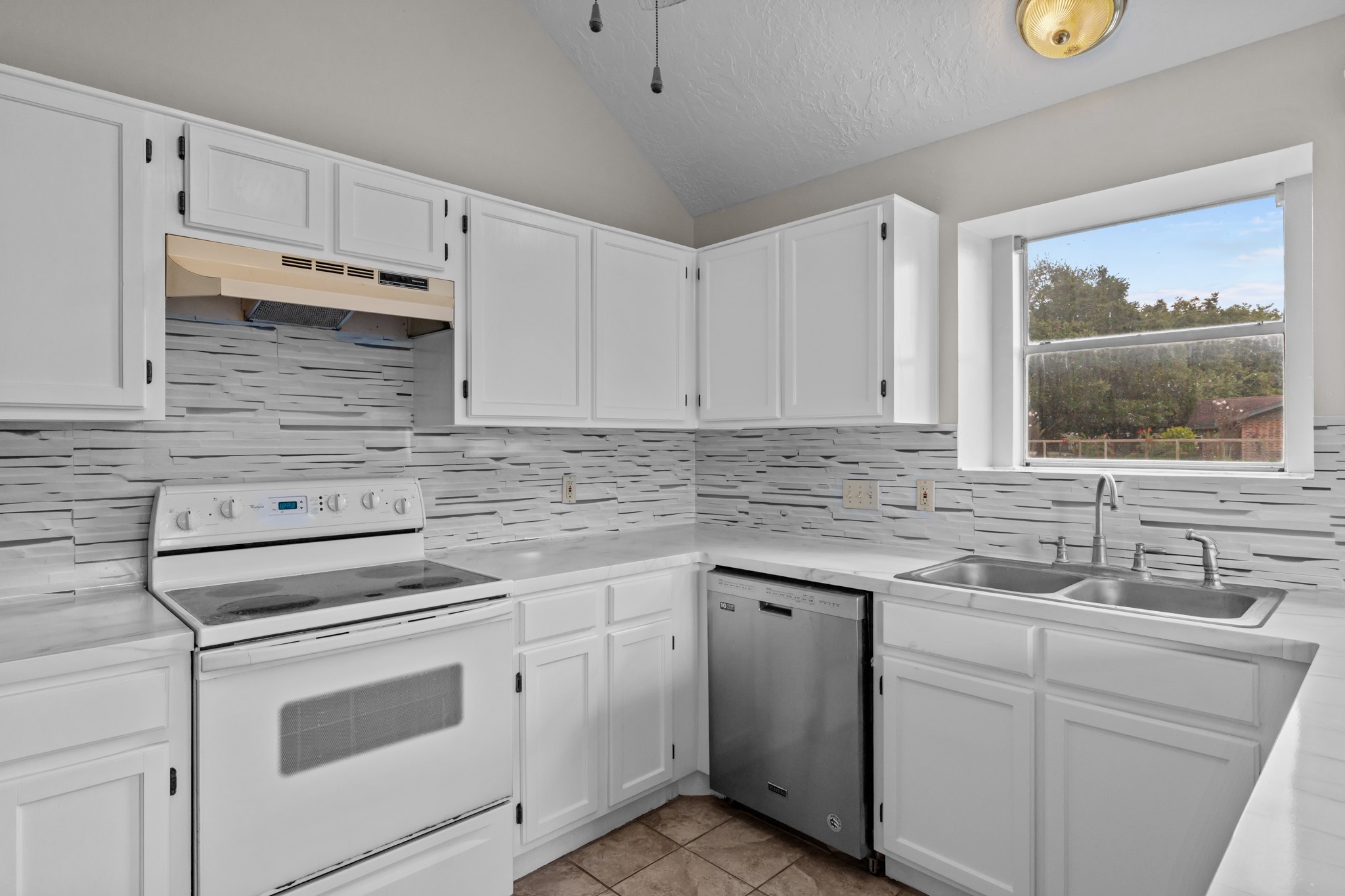 3855 County Road 960, Alvin, TX 77511