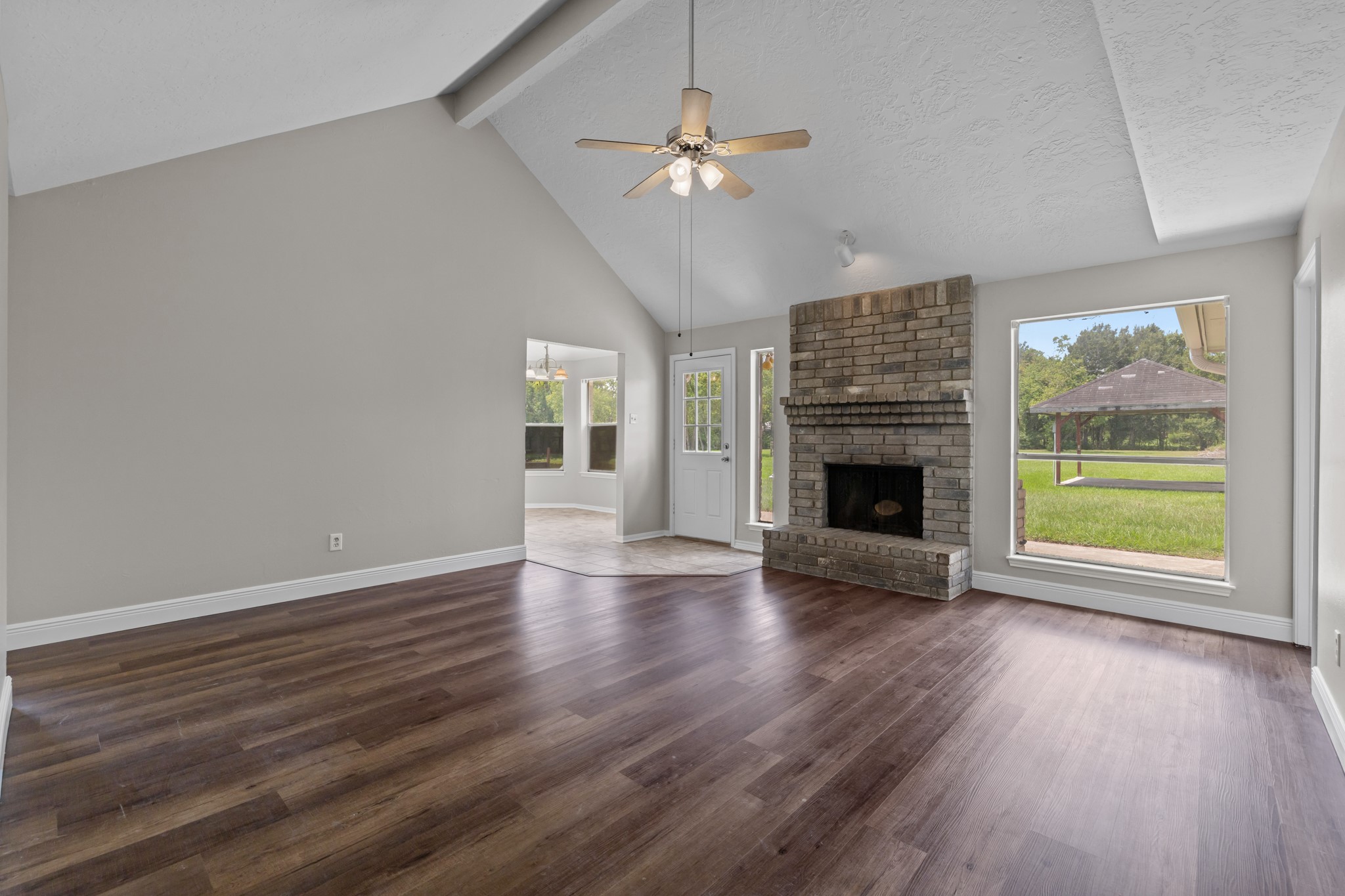 3855 County Road 960, Alvin, TX 77511